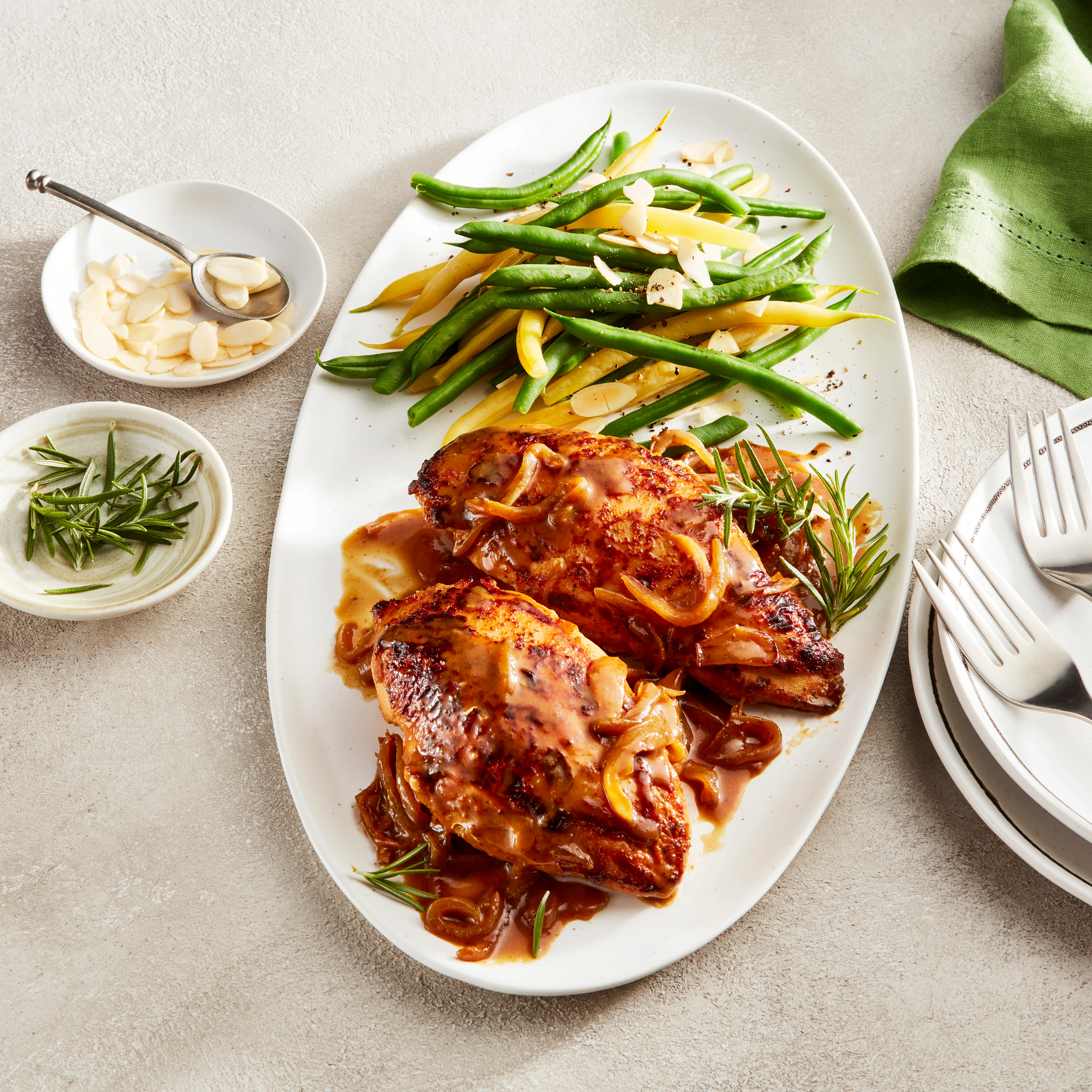 WFC 7038 7101 Chicken Breast HoneyMustardBonelessSkinOn Lifestyle 1x1