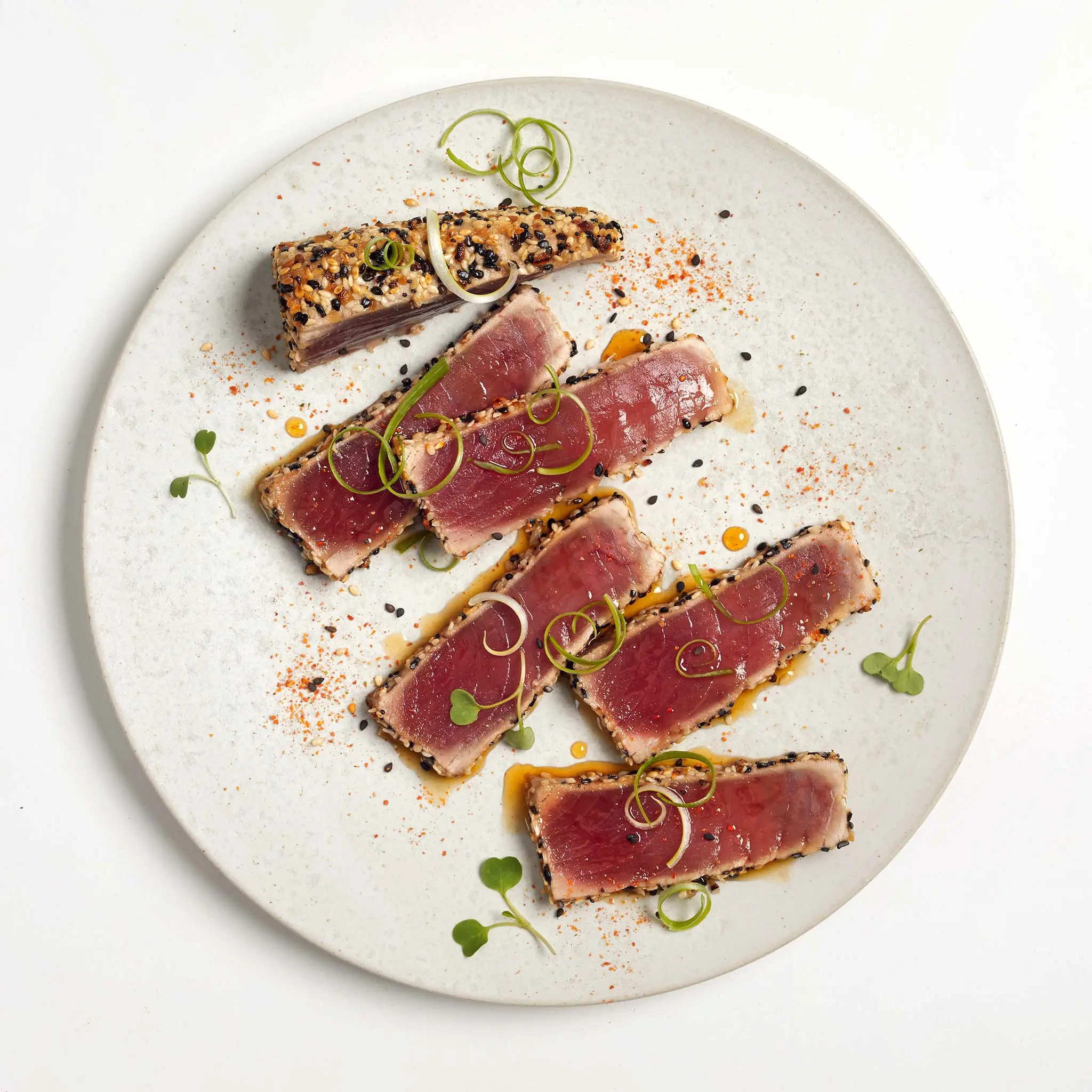 6121 WF PLATED tuna tataki HERO Seafood