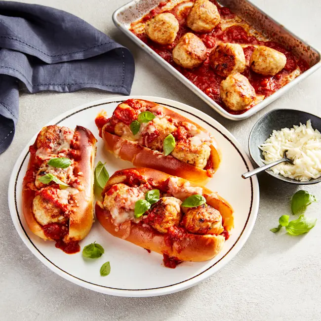 WFC 9025 Grinds GroundChicken ExtraLean Lifestyle 1x1