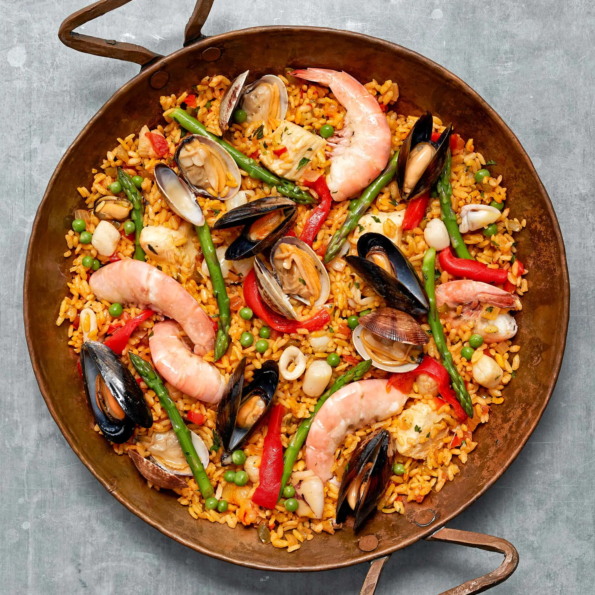 6019 WF PLATED seafood paella Seafood