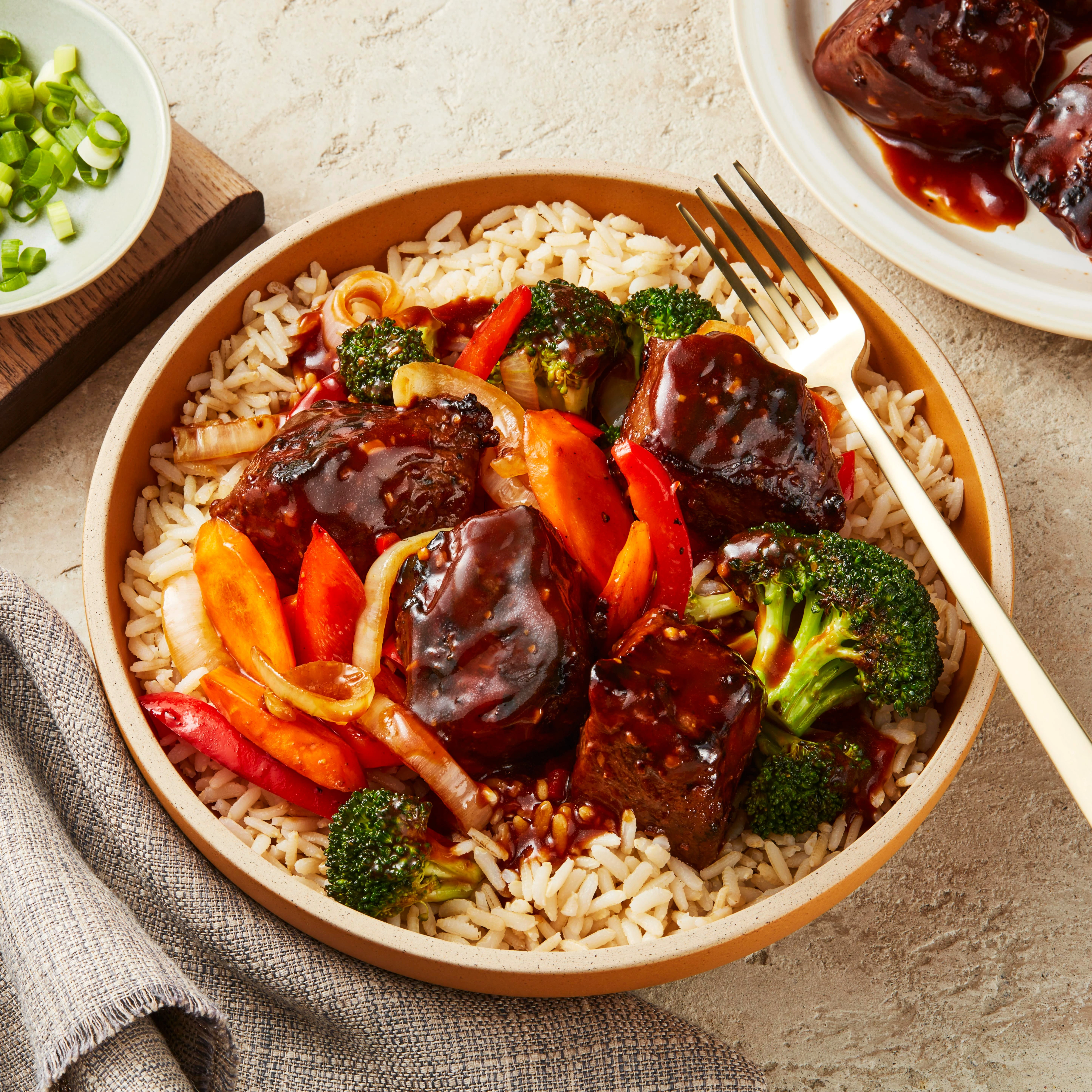 WFC 6006 6226 Beef Steak BitesTeriyaki Lifestyle 1x1