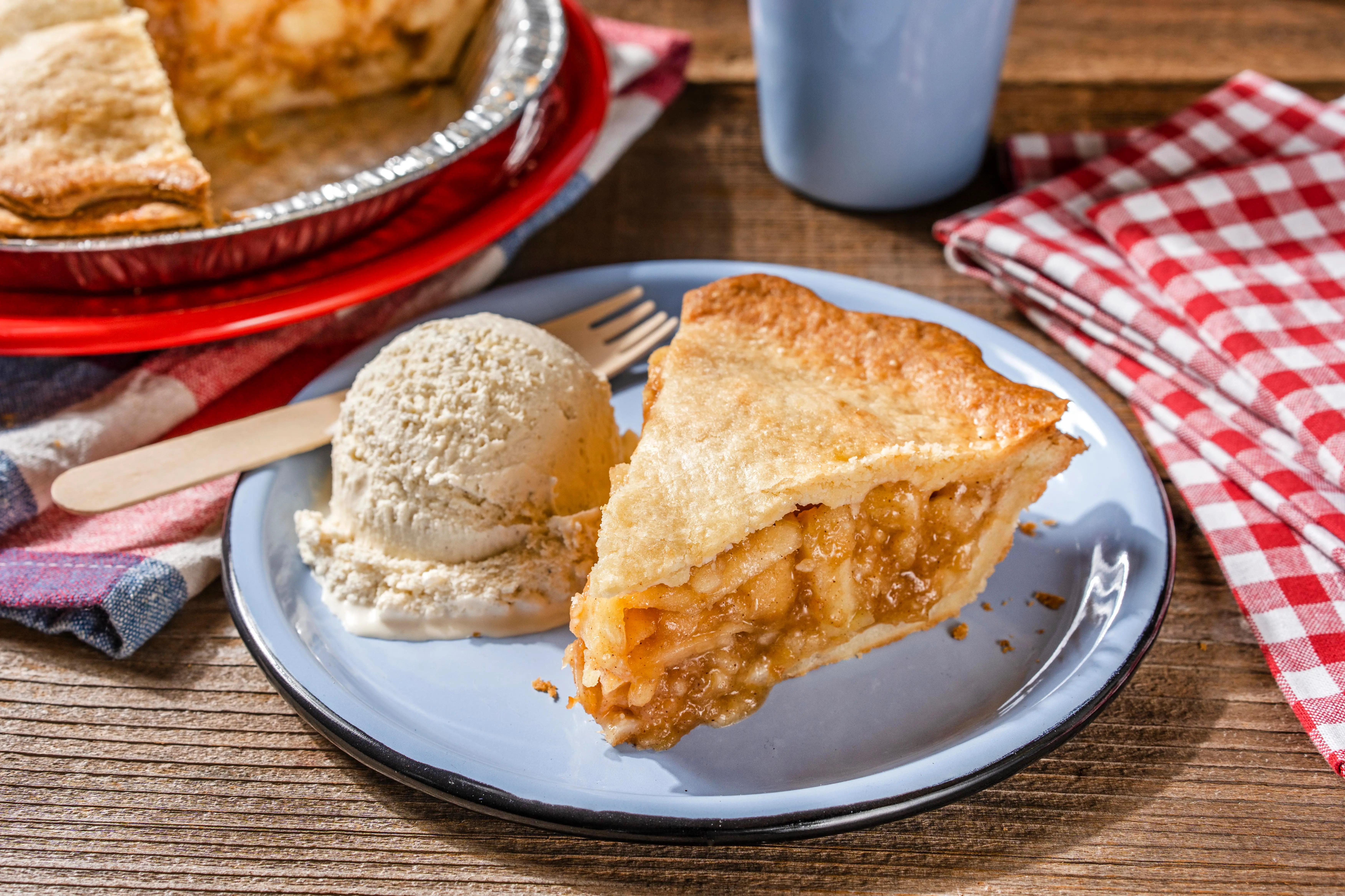 3838 PLU WF LIFESTYLE APPLE PIE DESSERT