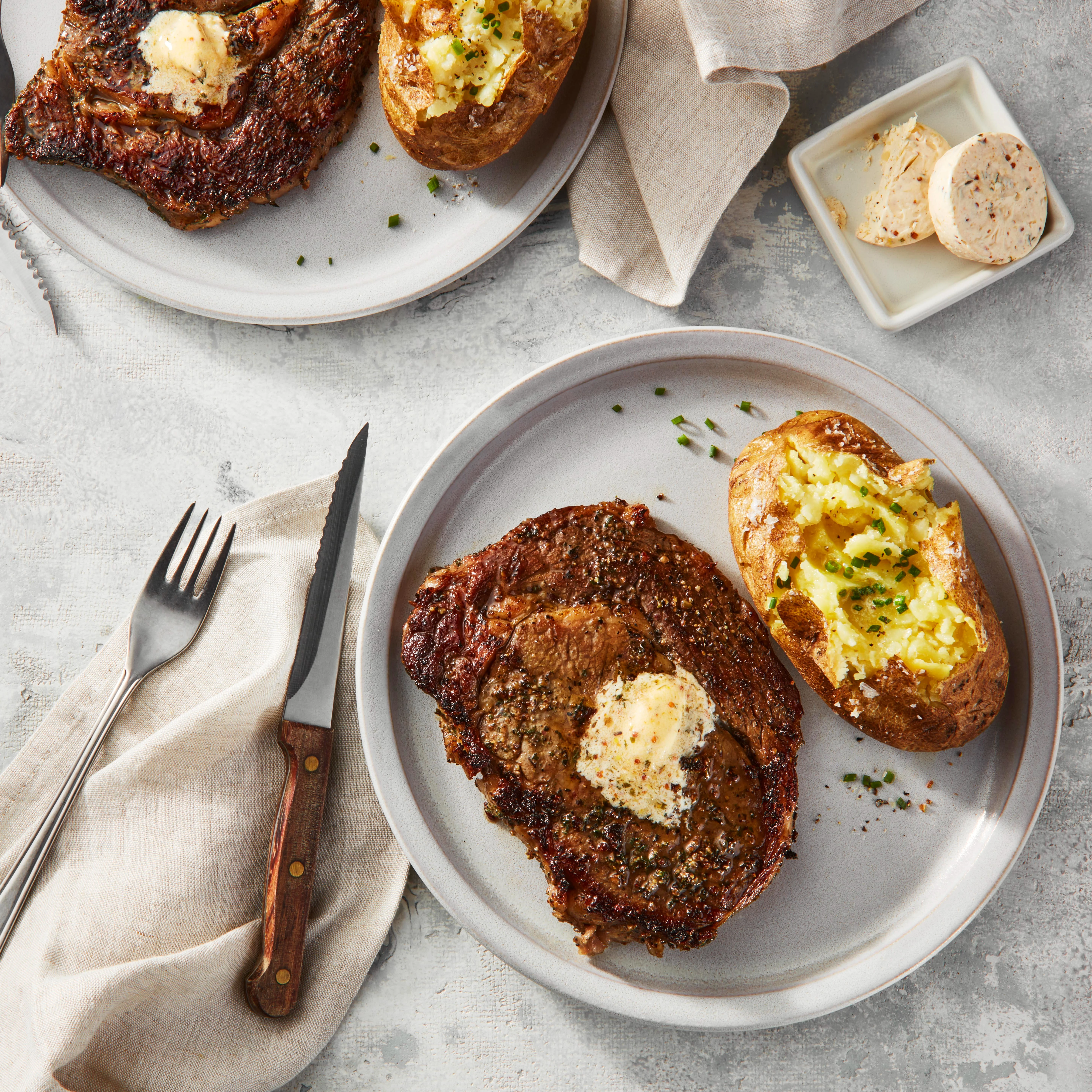 WFC 6219 Beef Steak RibeyeGarlicHerbSaltPepper Lifestyle