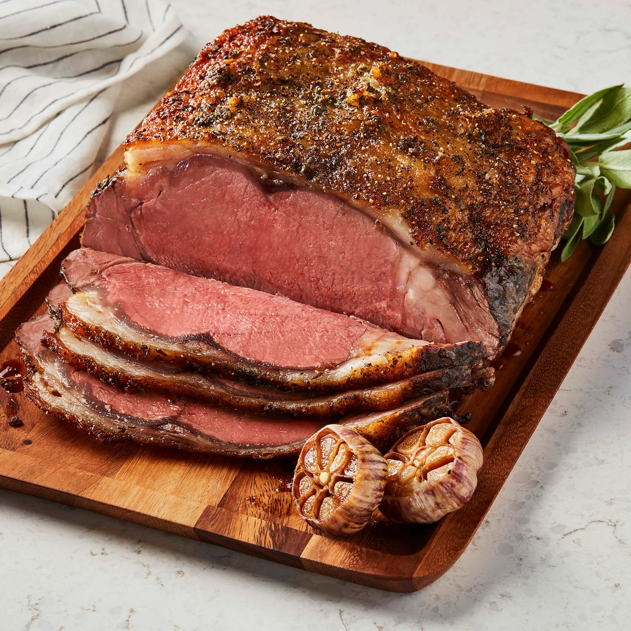 WFC 6042 Beef Roast Striploin Lifestyle 1x1 web
