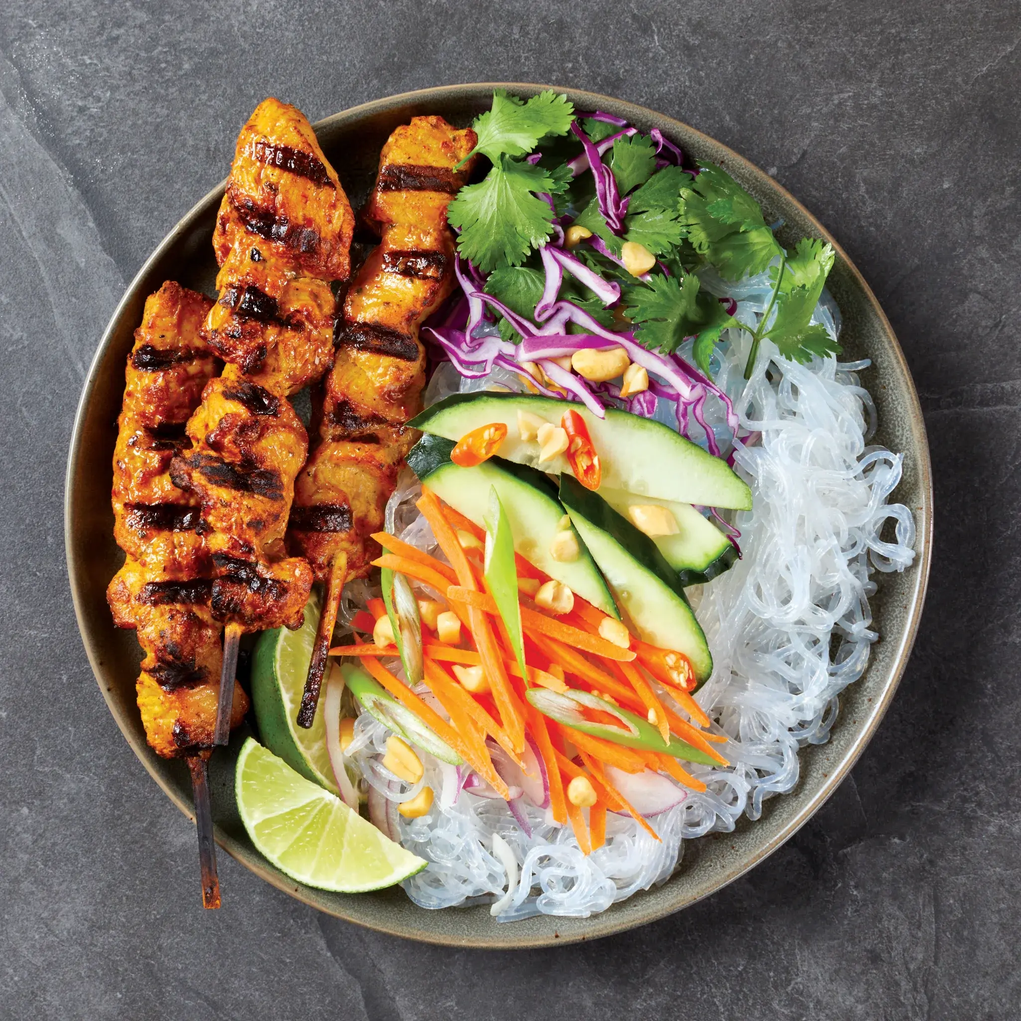 7489 - Lemongrass Chicken Skewer - Picture 4 Round plate (lemongrass).webp