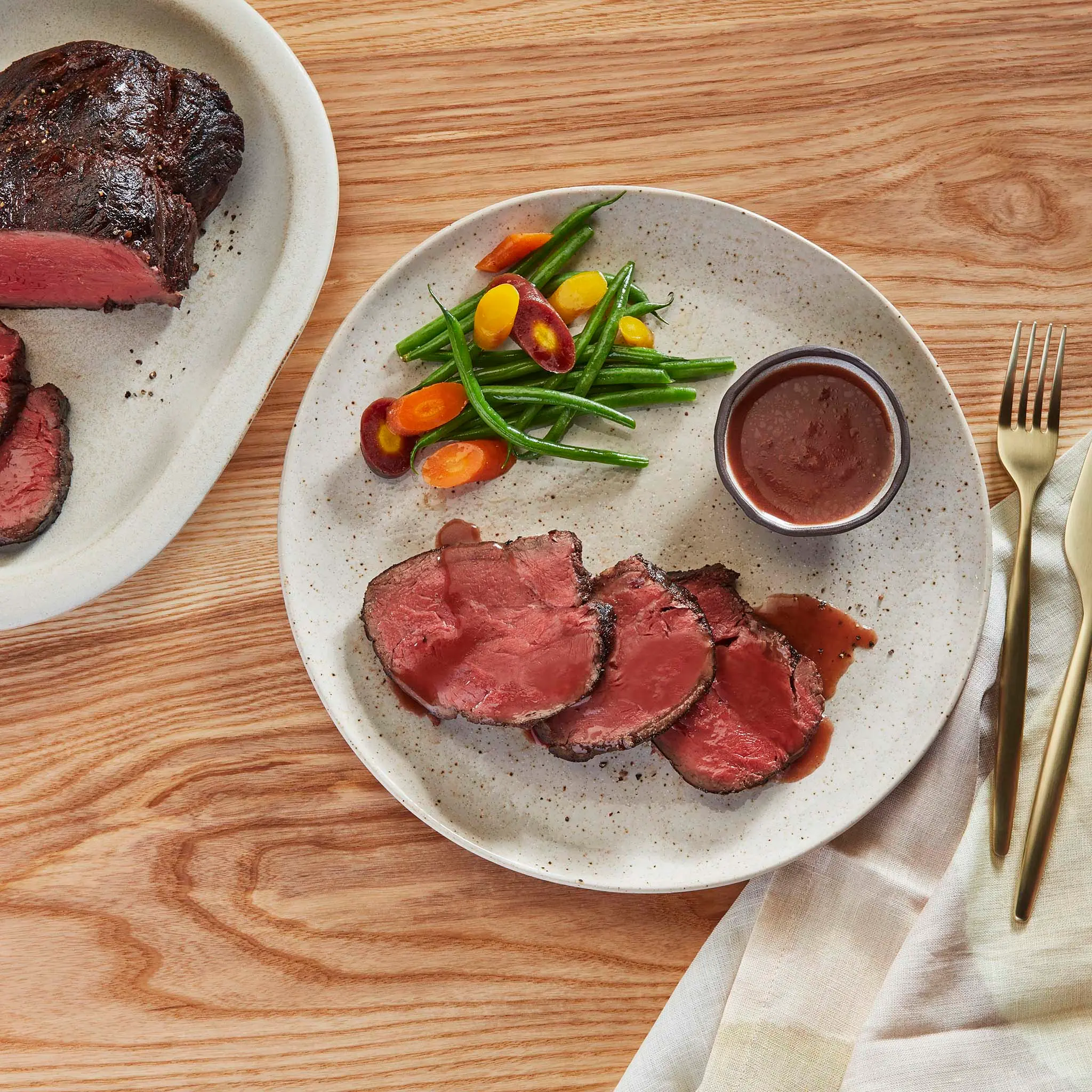 WFC 6043 Beef Roast Tenderloin Lifestyle 1x1 web