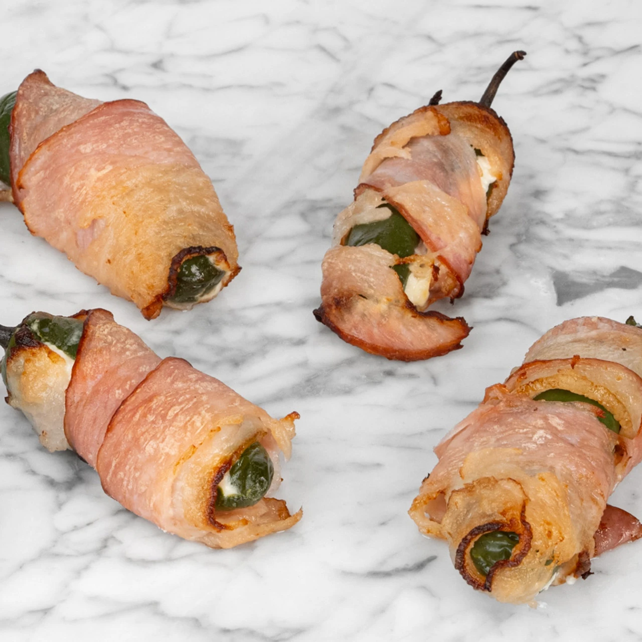82024 WFMex Raw Chiles rellenos de queso crema envueltos tocino crudo Platillos Listos