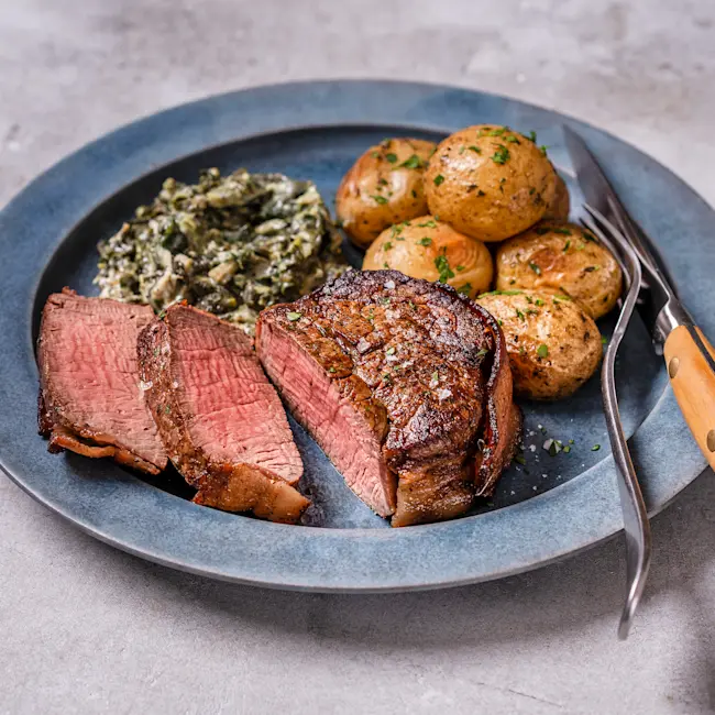 WFC_6025_Beef_Steak_Tenderloin_CNDAAA_Lifestyle