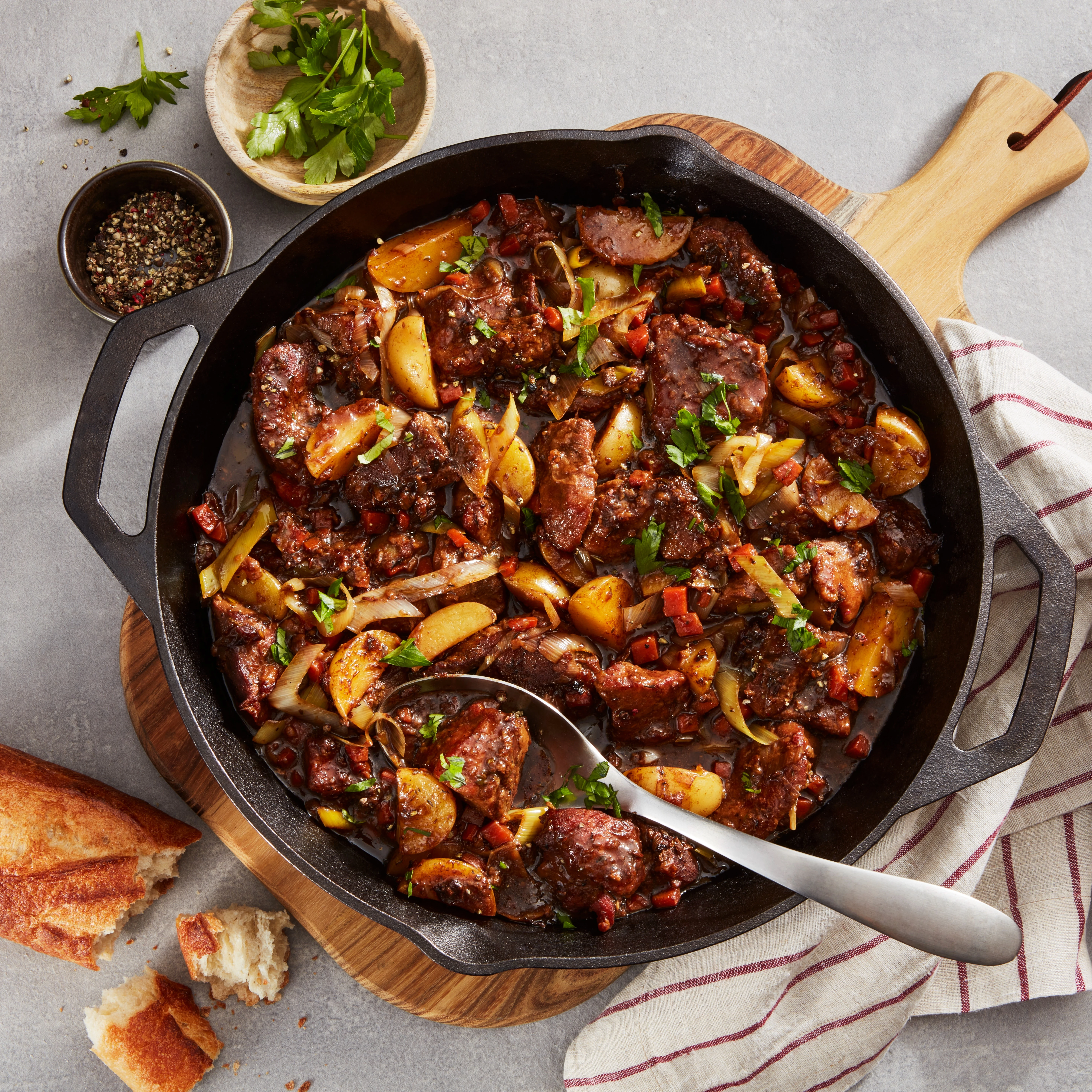 WFC 8215 NB WildBoar Stew Lifestyle