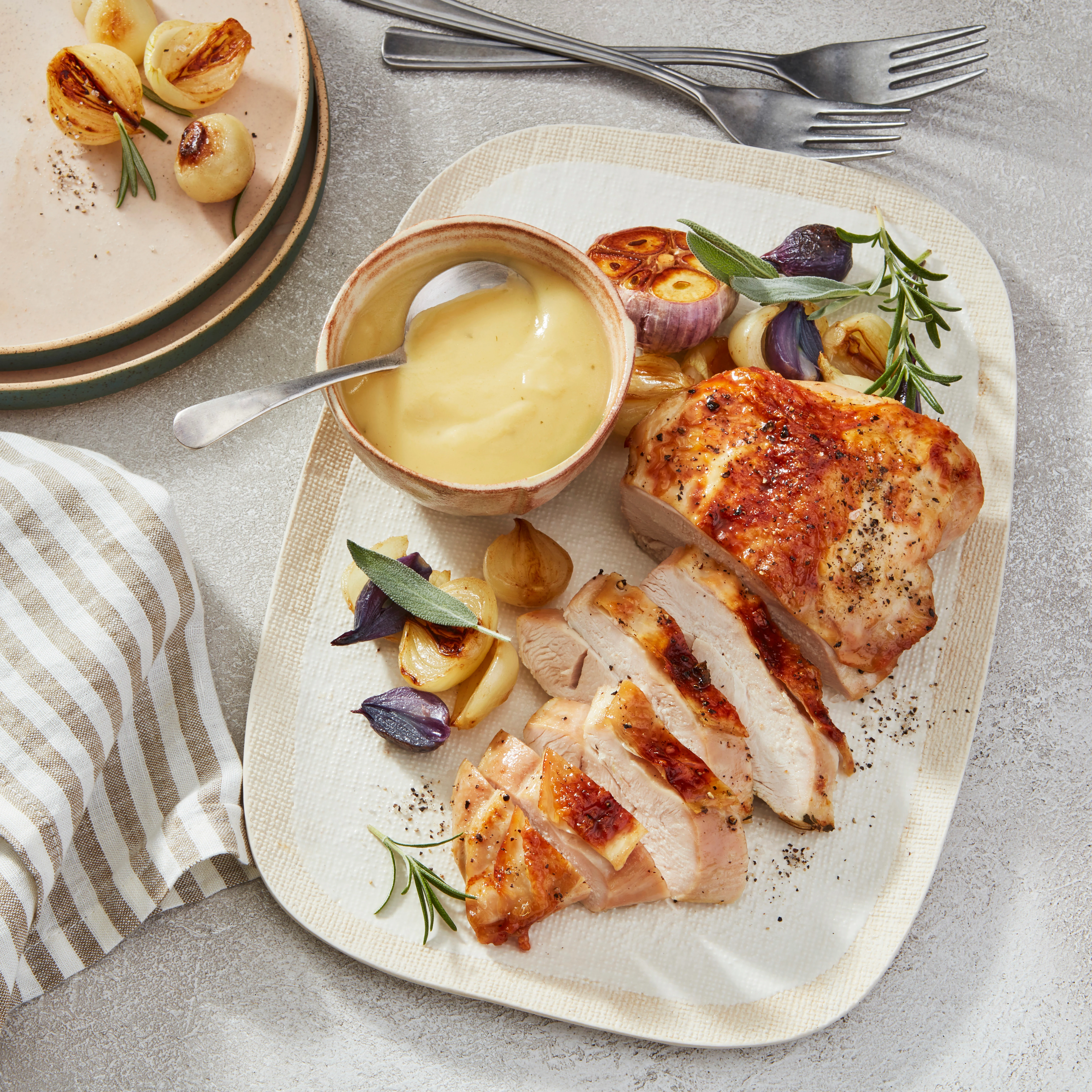 WFC 7600 Turkey Breast BonelessSkinOnOrg Lifestyle 1x1