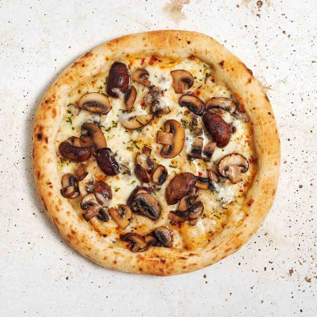 8242 WF Raw Mushroom & Truffle Pizza Ready Meals