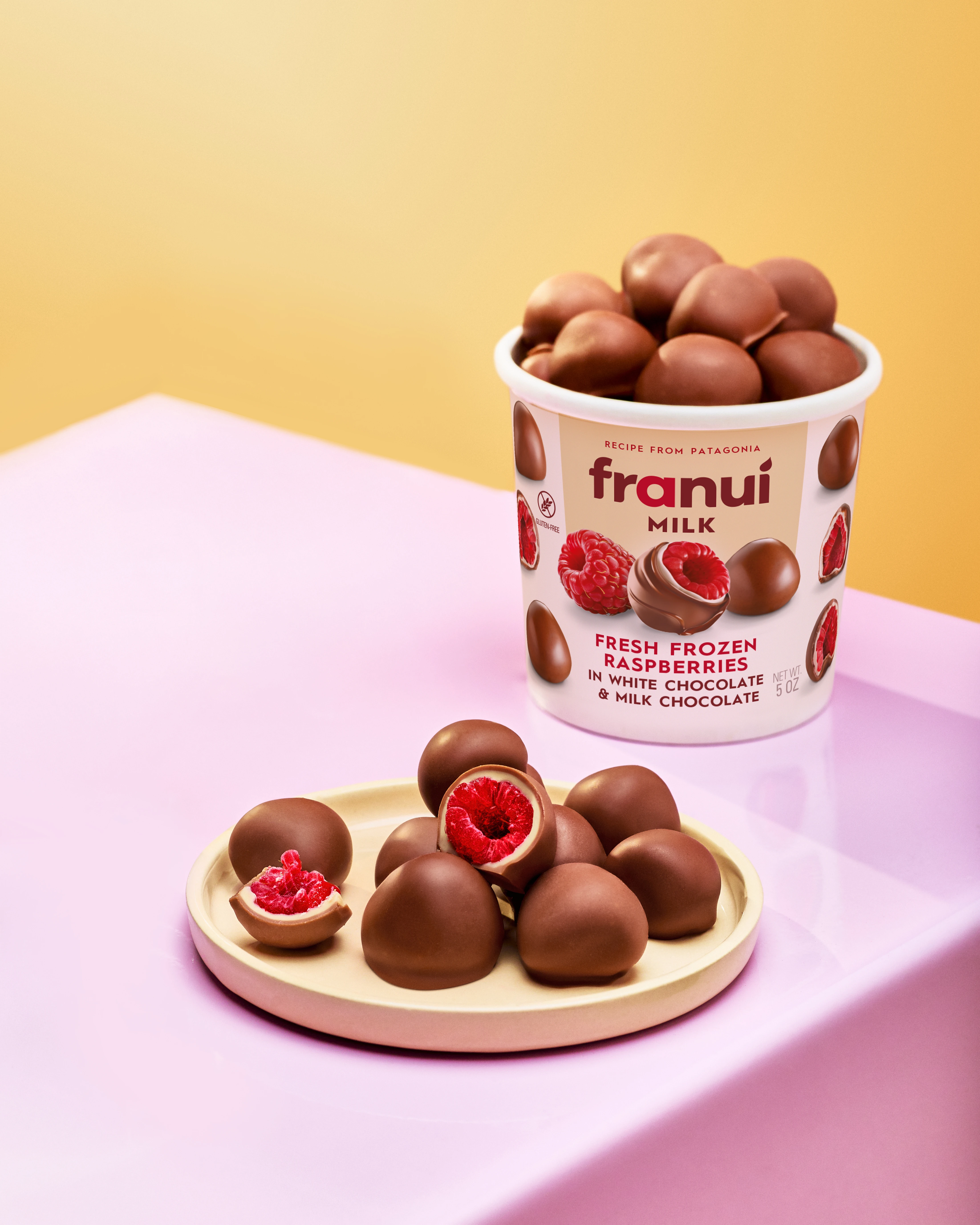 7603 PACKAGED V2 Raspberries Coated in Milk & White Chocolate - Franuí