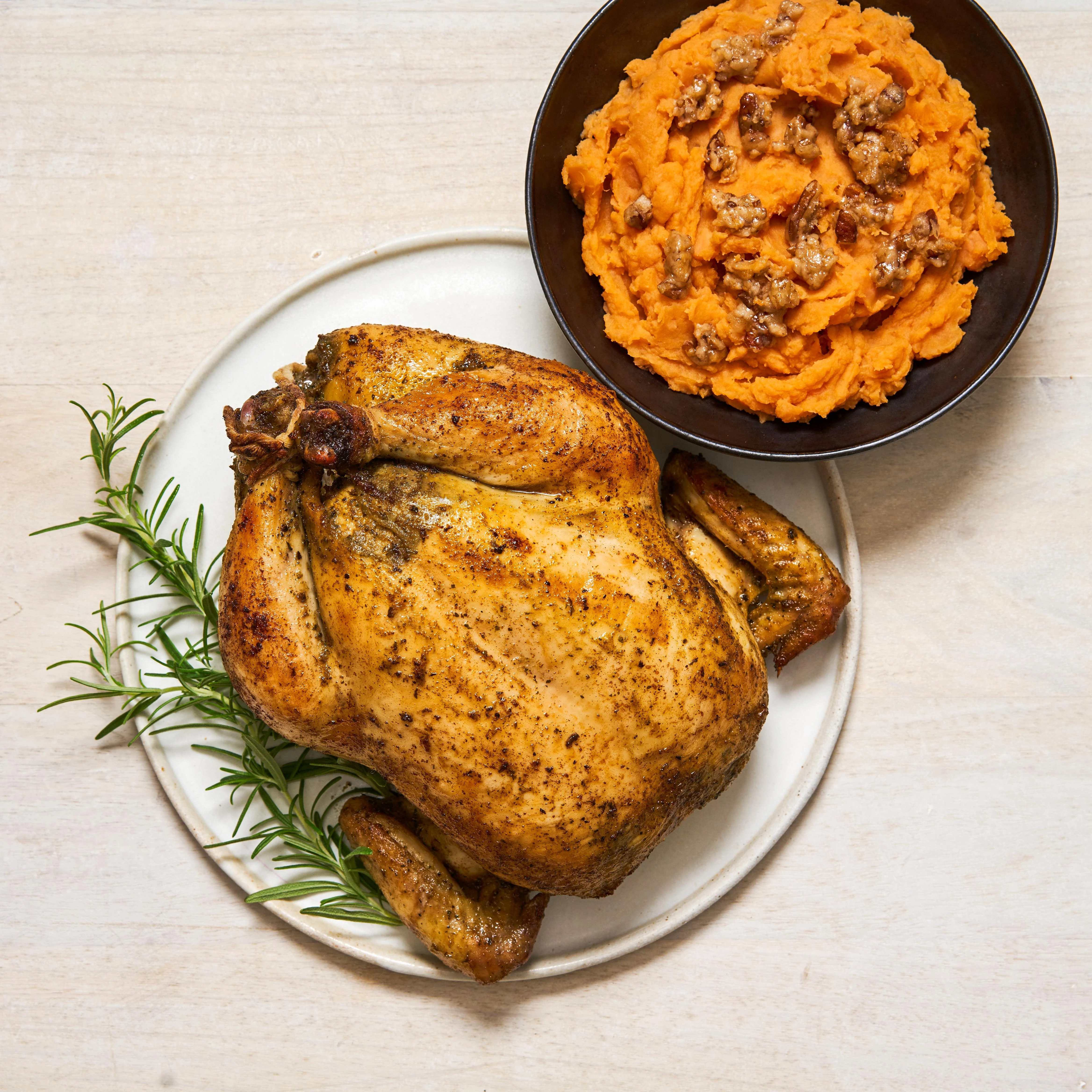 WFC 7025 7092 Chicken Whole RosemaryGarlic Lifestyle 1x1