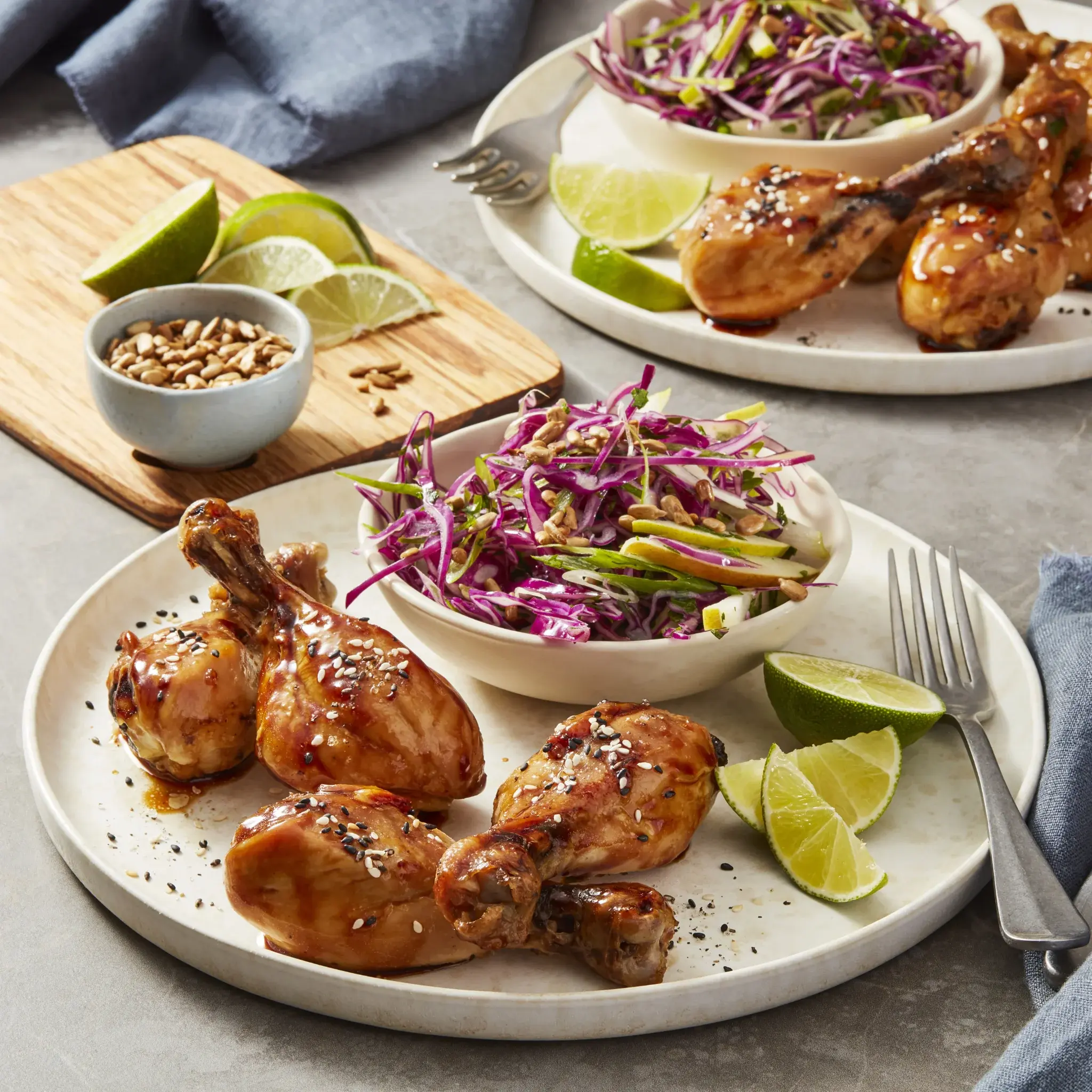 WFC_7015_7085_Chicken_Drumsticks_BISkinlessRWA_Lifestyle_1x1.webp