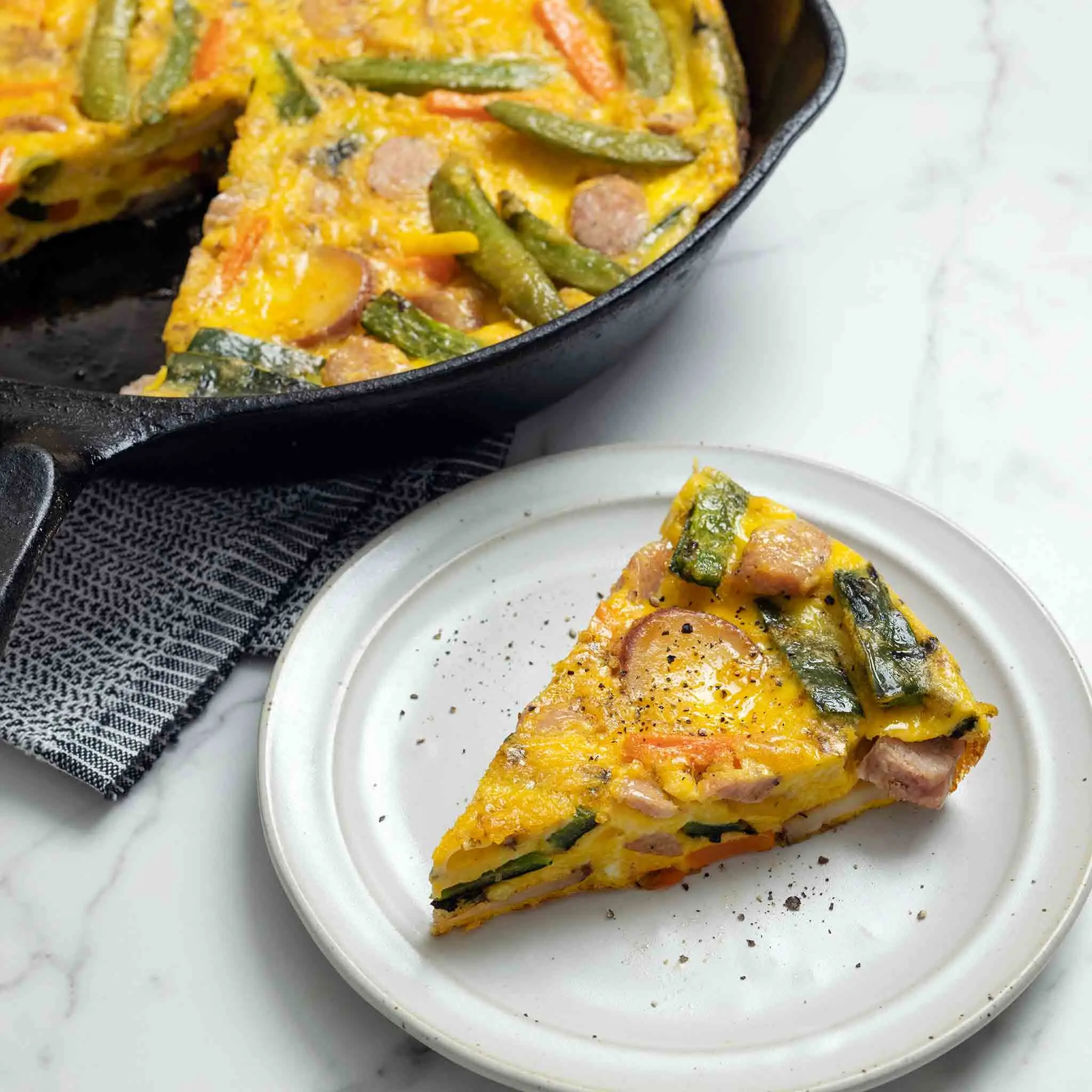 WFC 9073 Grinds Sausage Knackwurst Lifestyle 1x1