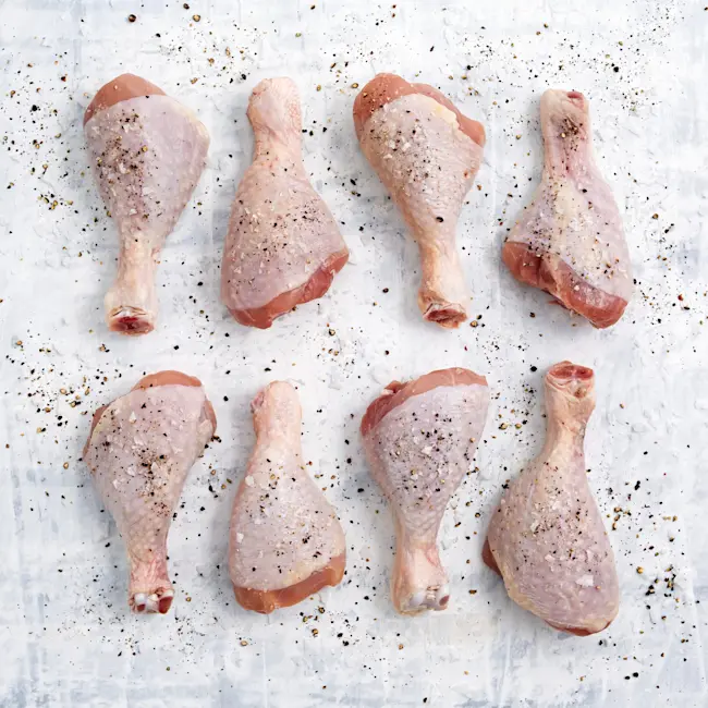 WFC_7083_7012_Chicken_Drumsticks_BISkinOn_Raw_RoundedRetail