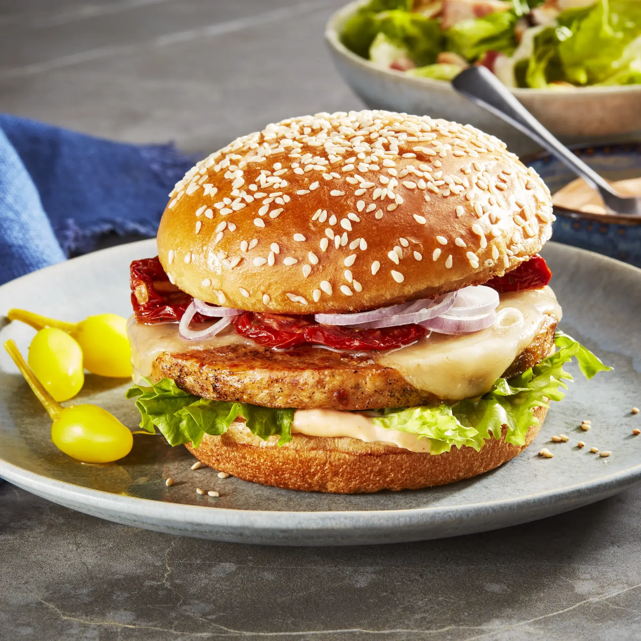 WFC_9084_Grinds_Burgers_SpicyChicken_Lifestyle.webp
