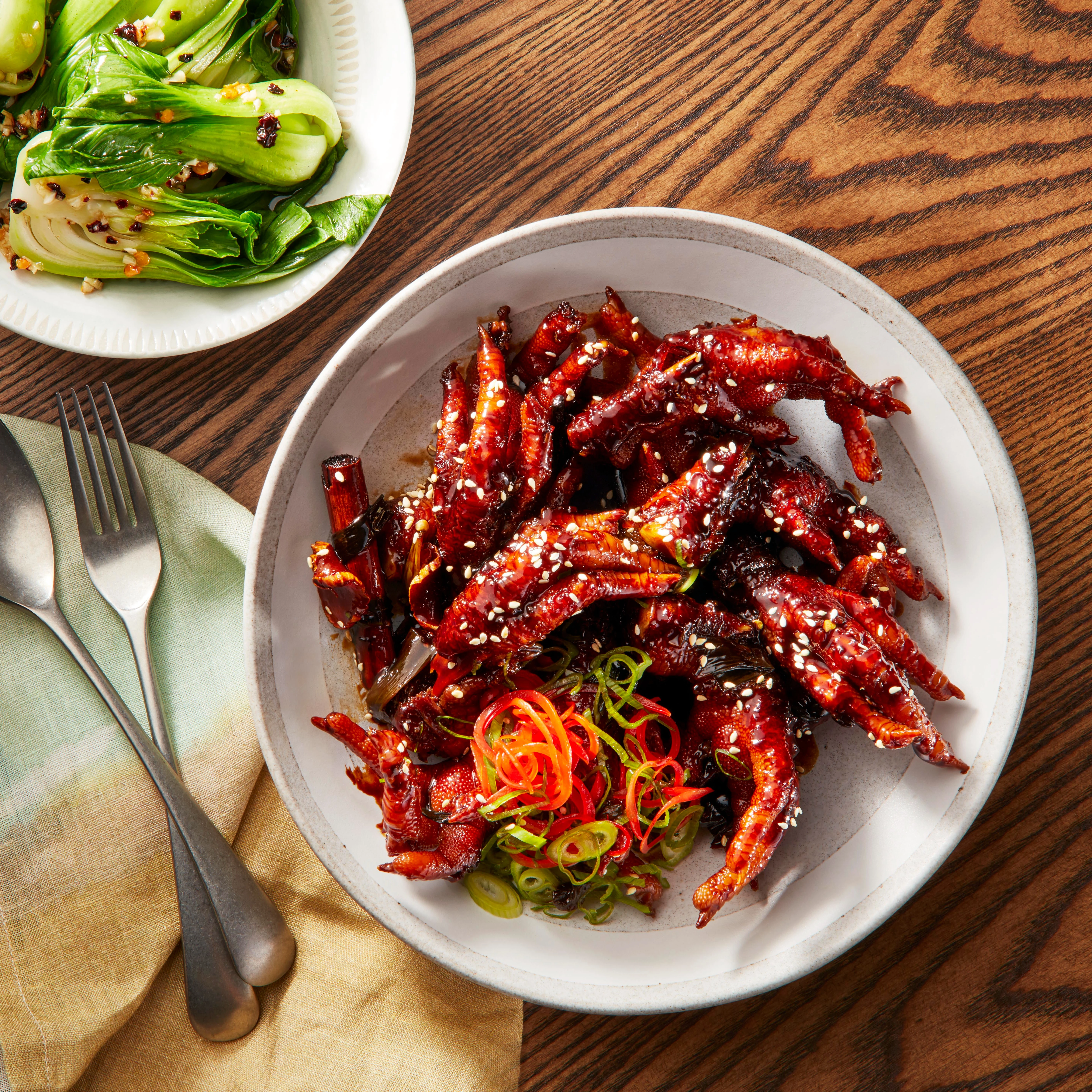 WFC 7052 7111 Chicken Feet Lifestyle 1x1