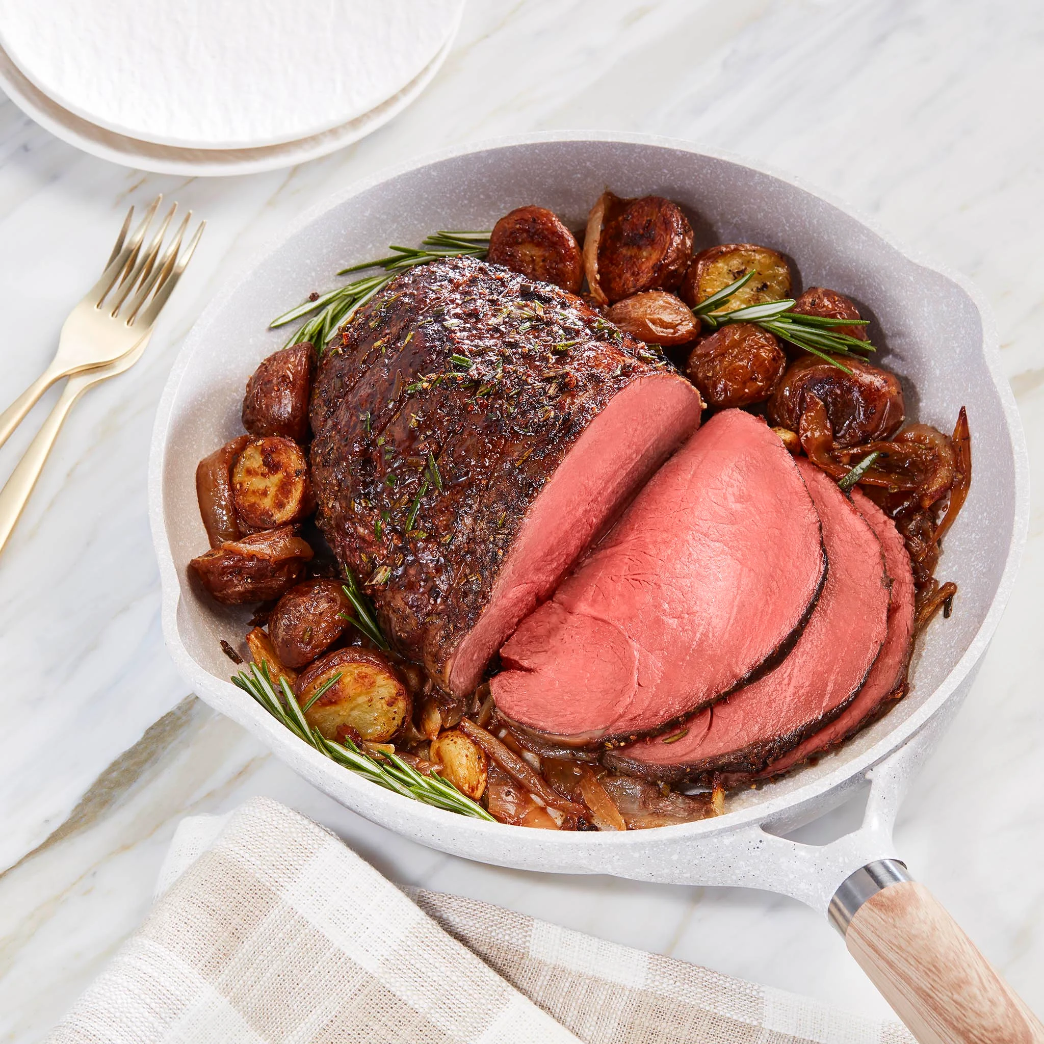 WFC 6153 Beef Roast SirloinTip Lifestyle 1x1 web