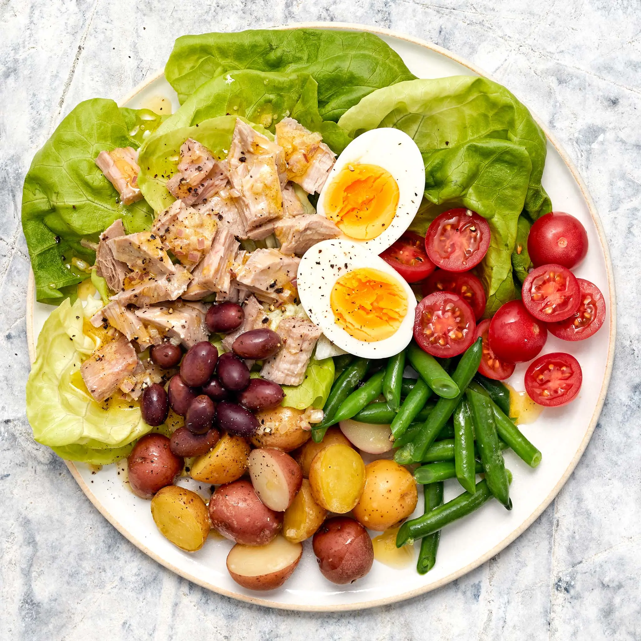 WFC 5045 Seafood Tuna Albacore Lifestyle 1x1