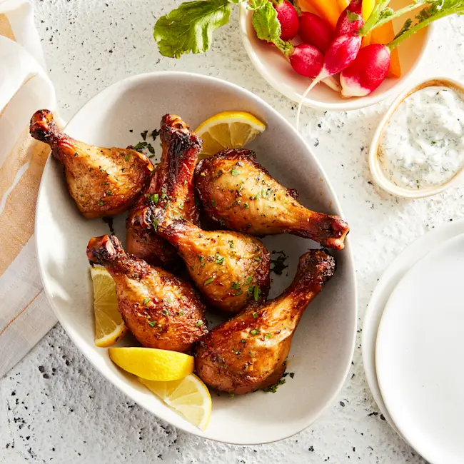 WFC 7031 7098 Chicken Drumsticks HerbGarlic Lifestyle 1x1