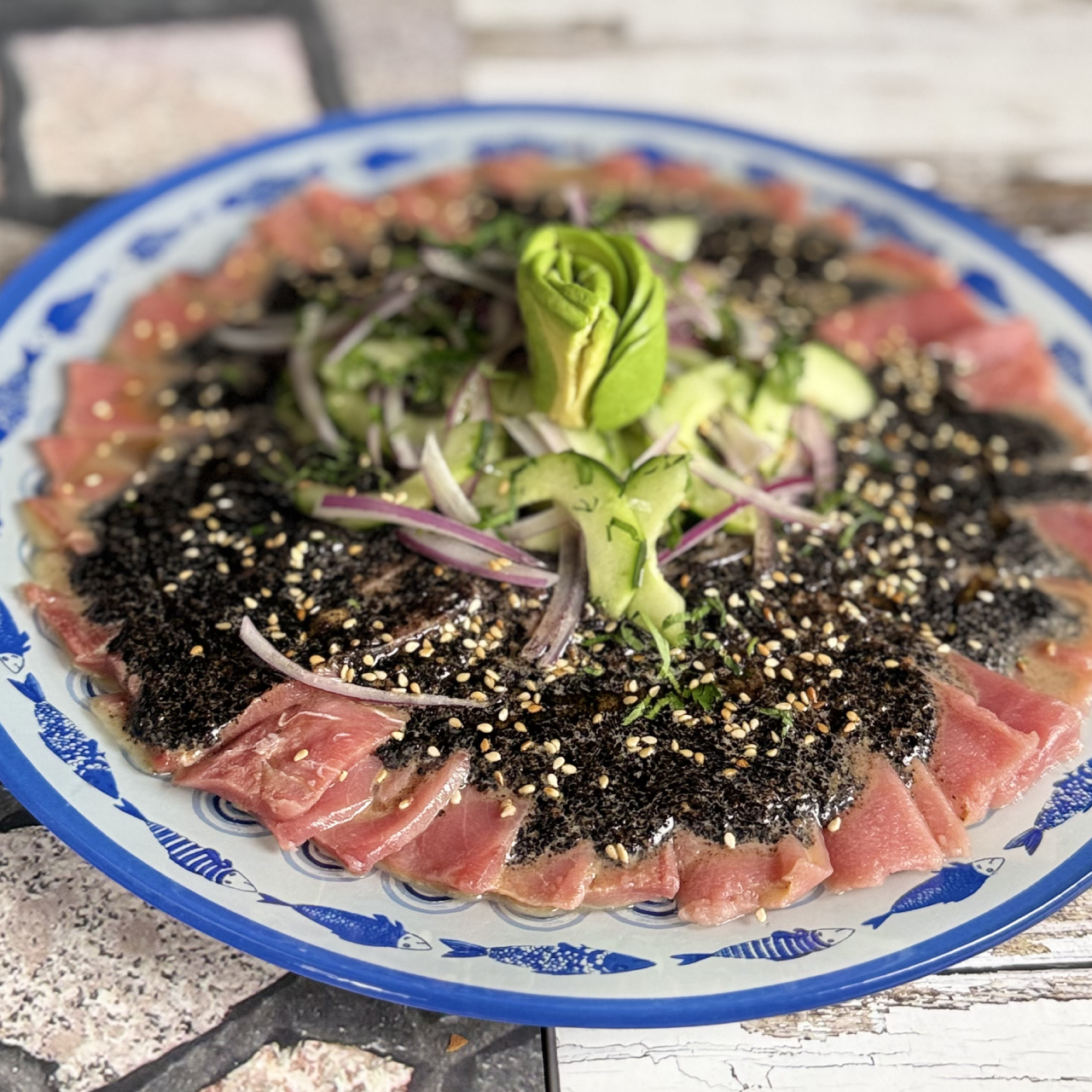 Tiradito de sashimi de atún