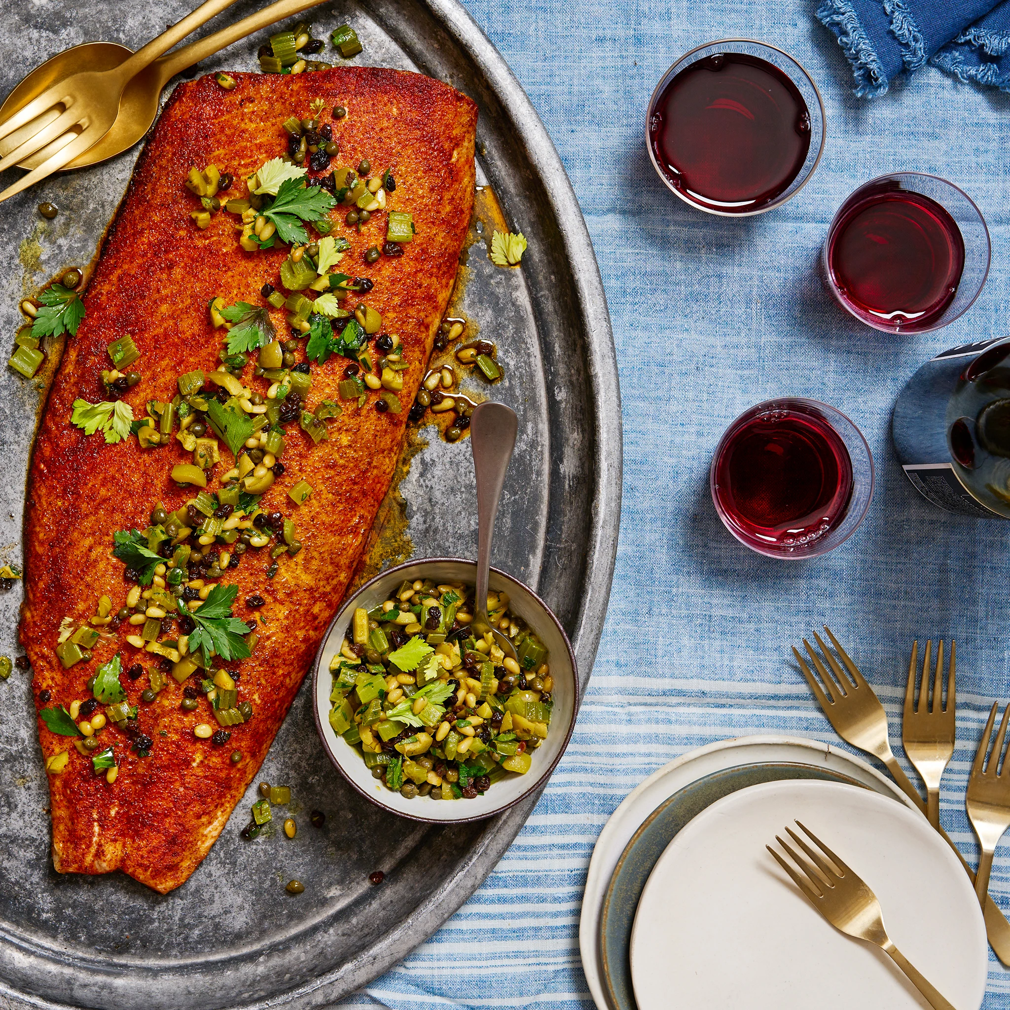 WFC 5011 5171 Seafood AtlanticSalmon Fillets Skinless Lifestyle