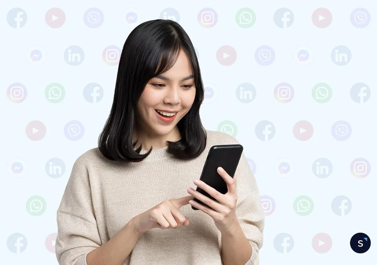 Lady happy with the live chat on site