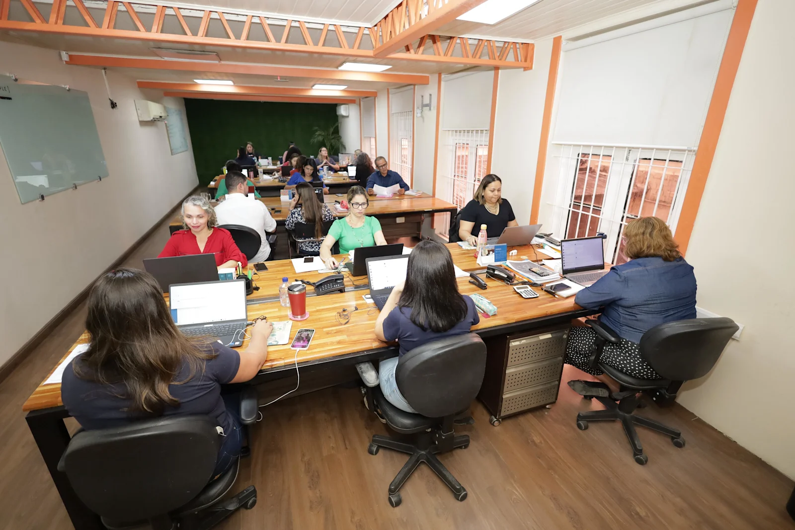 Temple - Use Case - SleekFlow - Team working