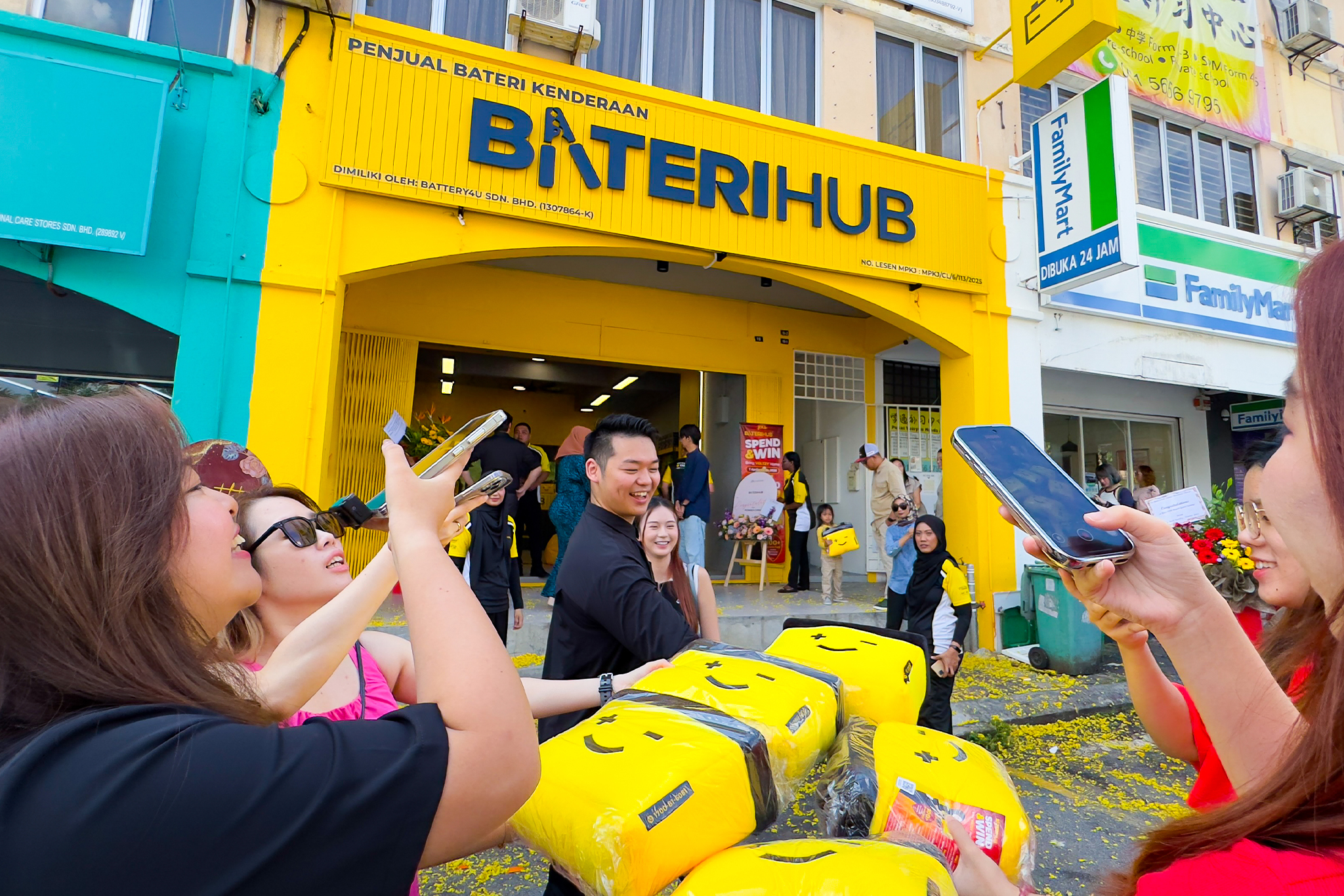 BateriHub unifies 130 branches and reduces spam leads to <1% with SleekFlow’s omnichannel AI platform
