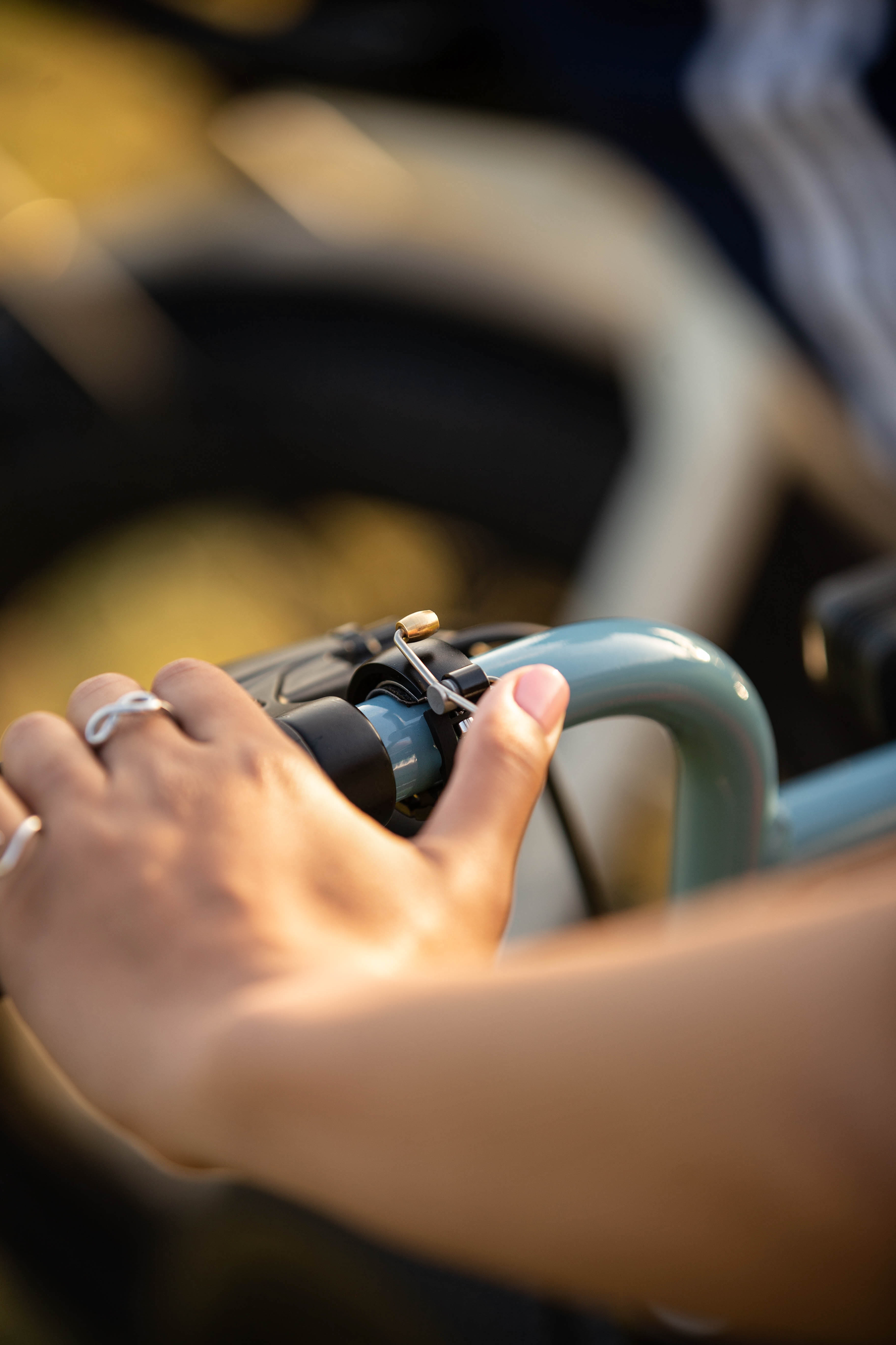 Lifestyle image of Universal Knog Bell - Small Oi Luxe on bike