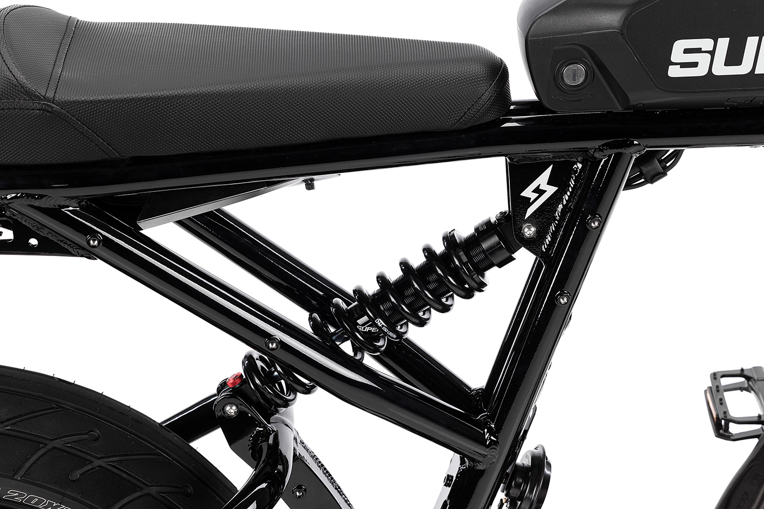 Closeup of the R Brooklyn suspension