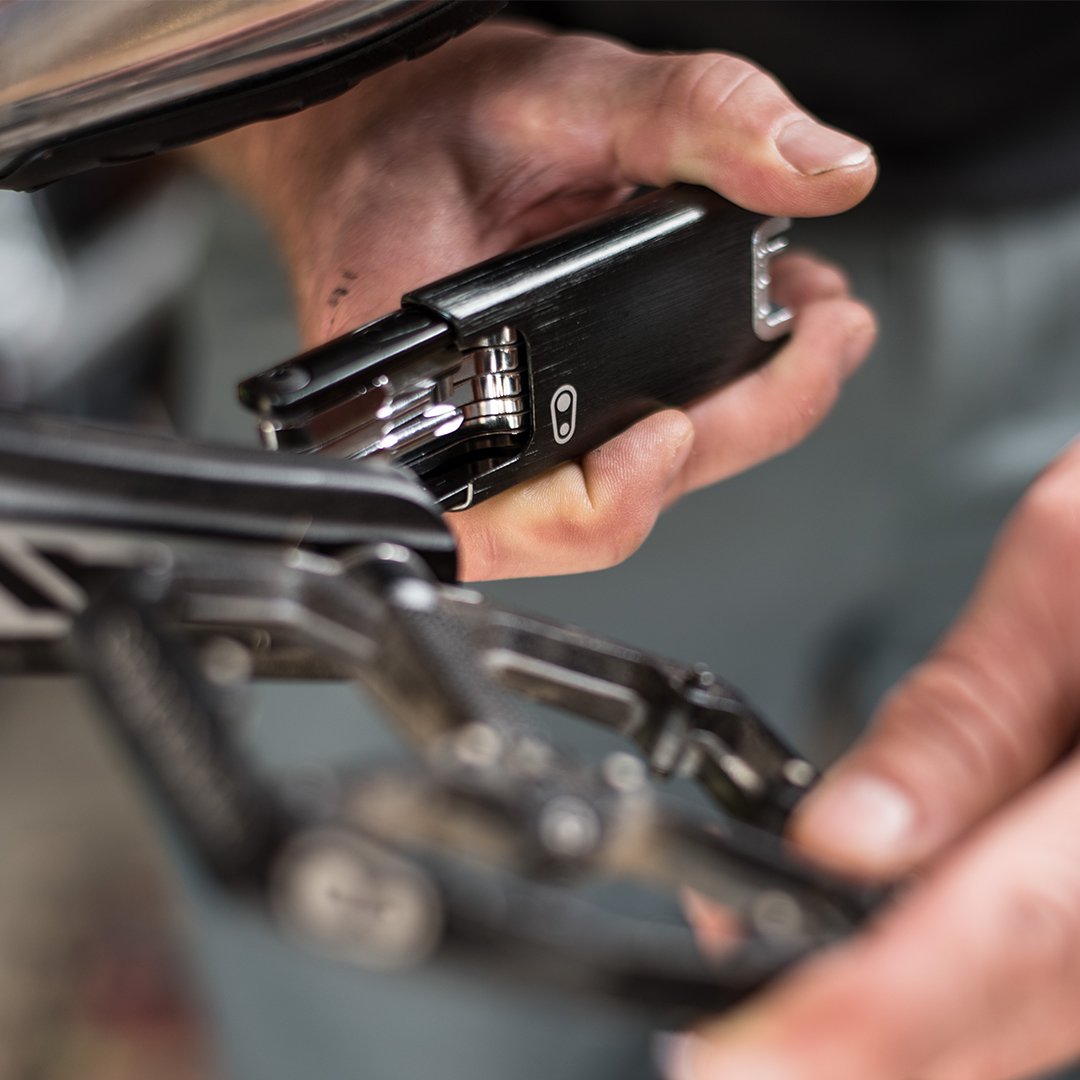 Crankbrothers multi tool being used