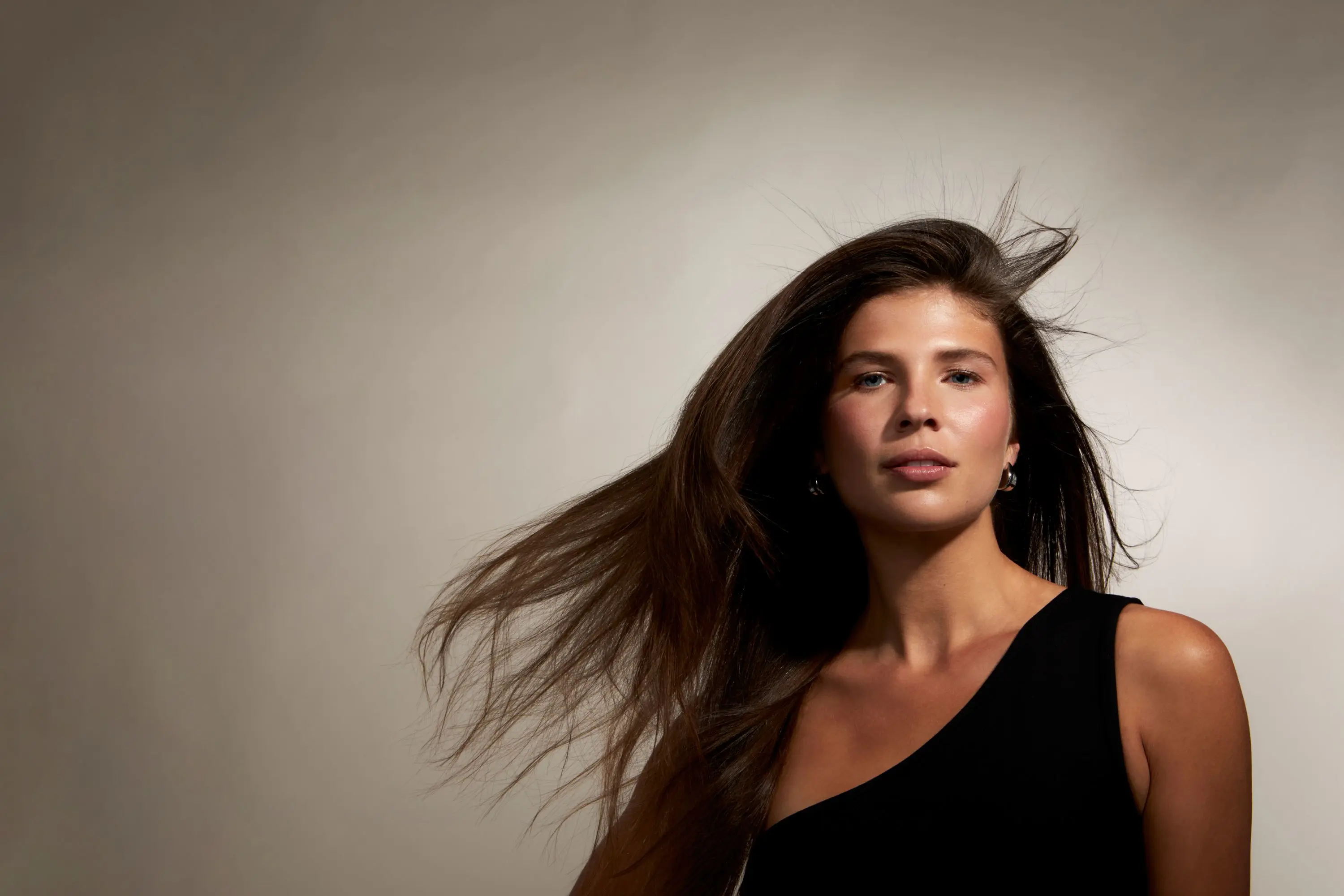 250604 JOHN FRIEDA FRIZZ ELEVATED AFTER ELLA M 086