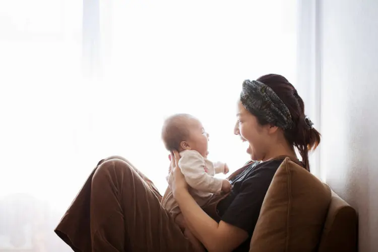 managing-postpartum-hair-loss-expert-tips-and-product-guide