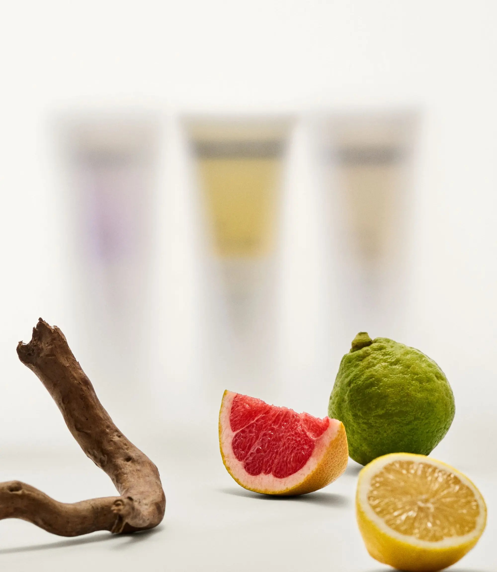 FE-2025 10 16 JOHN FRIEDA SHOT 11 STILL LIFE PILLAR BLONDE 006-2000x2300