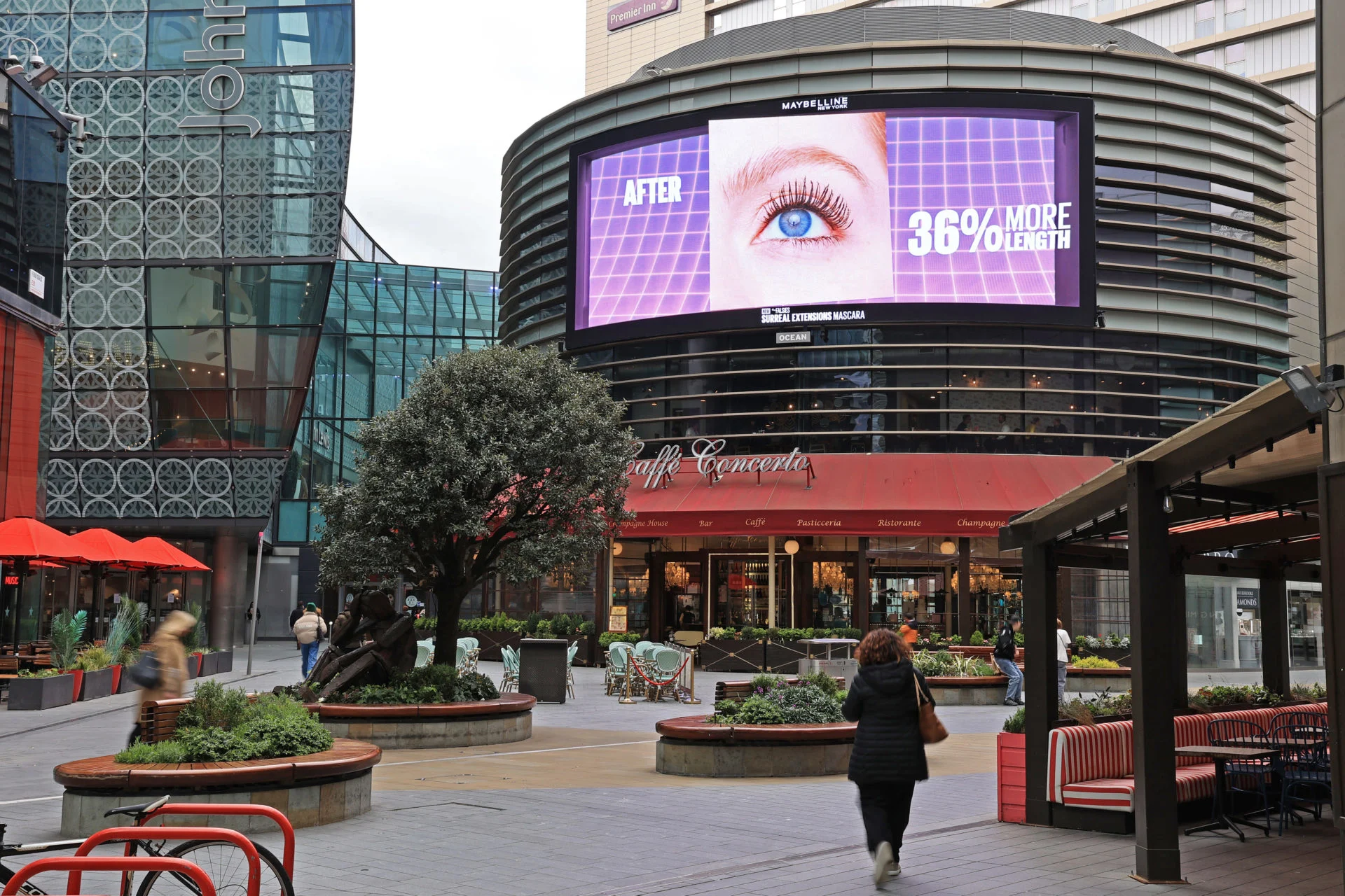 Campaign Maybelline at Westfield Stratford City