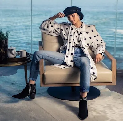 Terlihat tegang dengan kemeja cetak - bersukacita