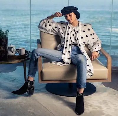 Terlihat tegang dengan kemeja cetak - bersukacita