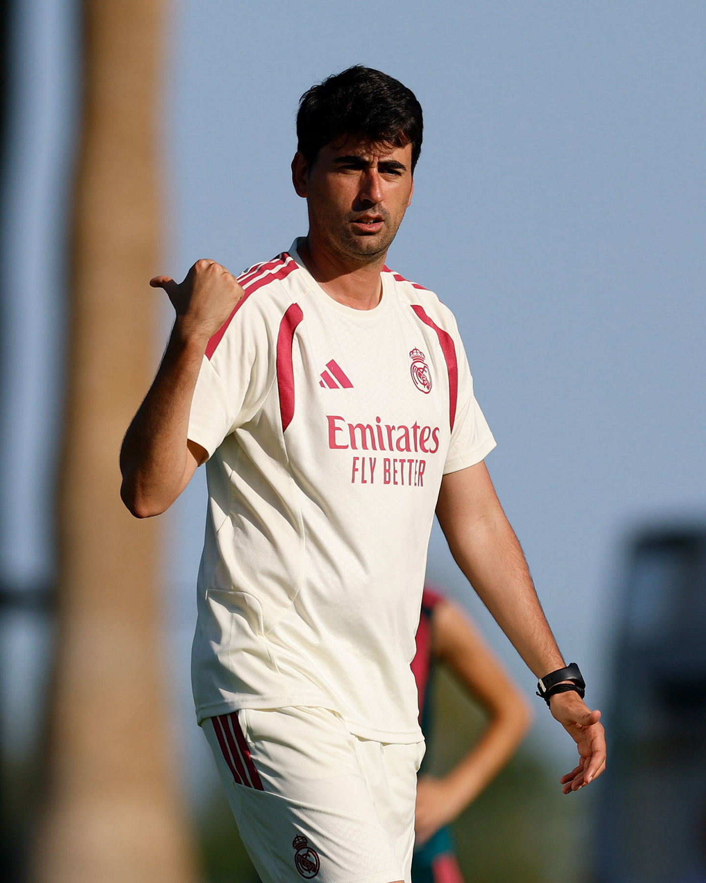 Pau Quesada dirige un entrenamiento del Real Madrid 2026/27