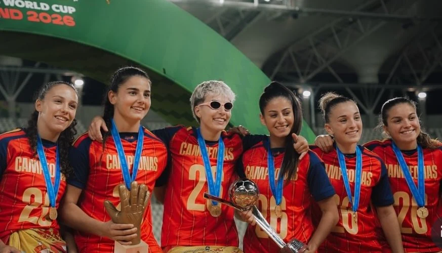 Pau Comendador y Laia López brillan en el Mundial sub-20: Bota y Guante de Oro
