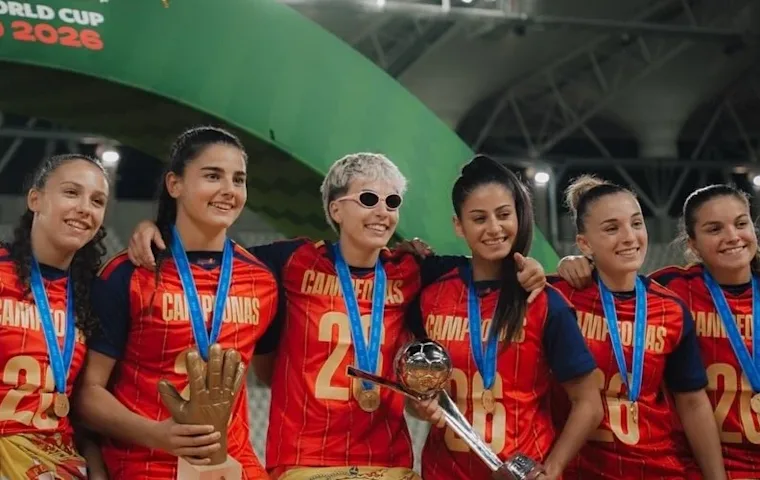 Pau Comendador y Laia López brillan en el Mundial sub-20: Bota y Guante de Oro