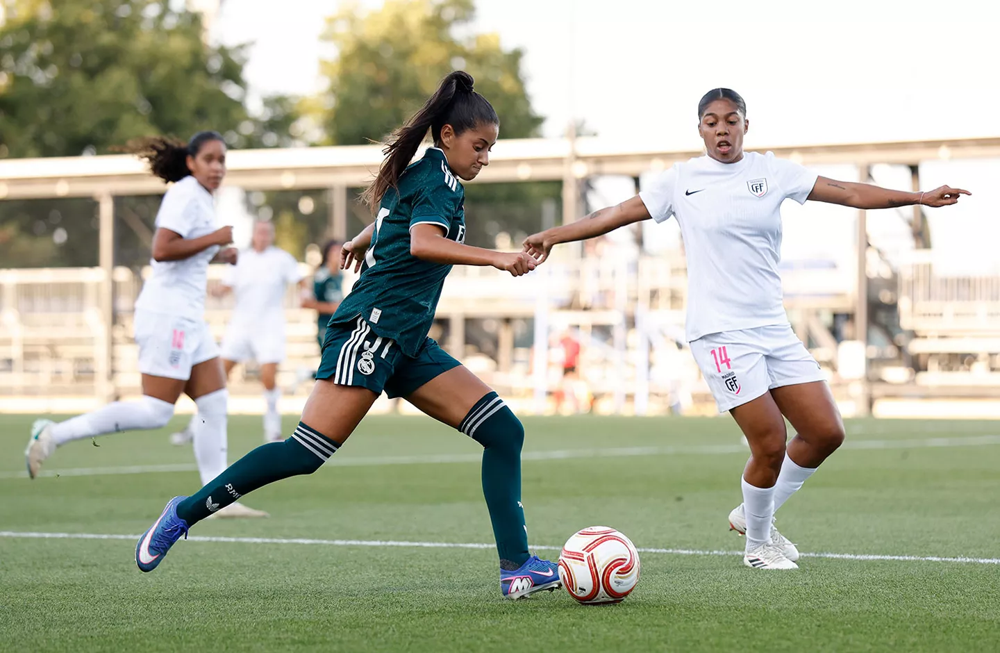Noe Beltrán durante el partido amistoso contra el Madrid CFF