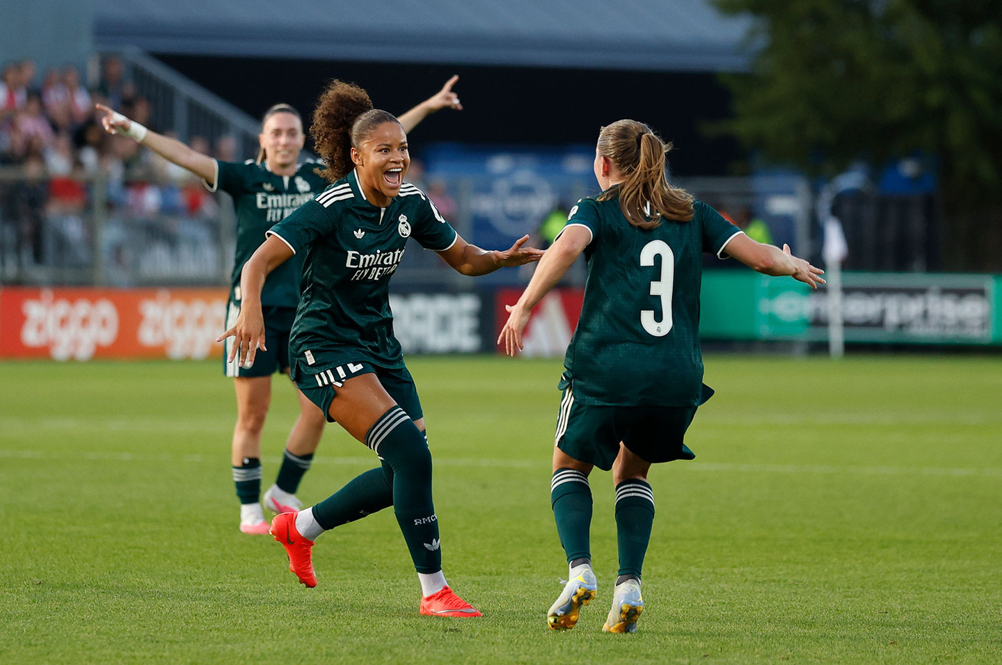 Ajax 0-2 Real Madrid: Schröder y Levels dan ventaja en la Champions