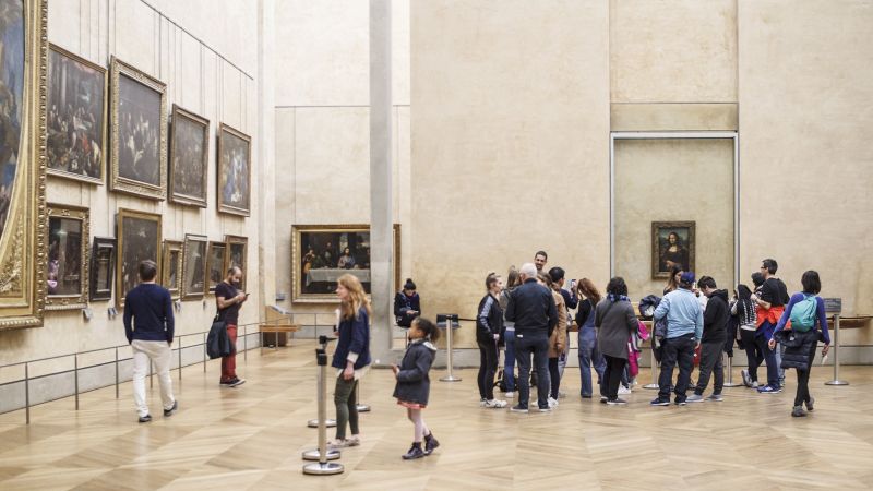 Our Louvre Tour takes you inside the Mona Lisa Room. 