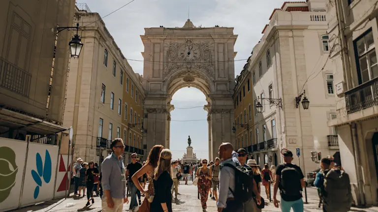 1415 - Lisbon Lisbon in a day 16x9-0012