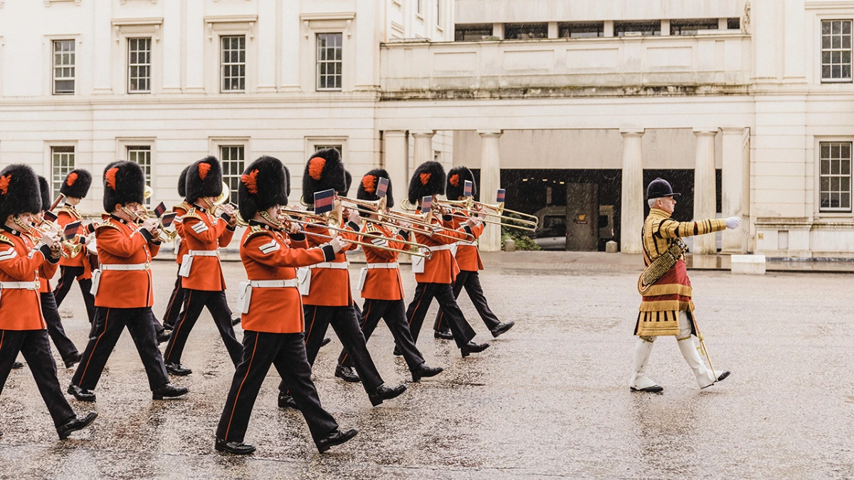 Step Inside the Opulence: A Tour of Buckingham Palace - Changing of the Guard Ceremony