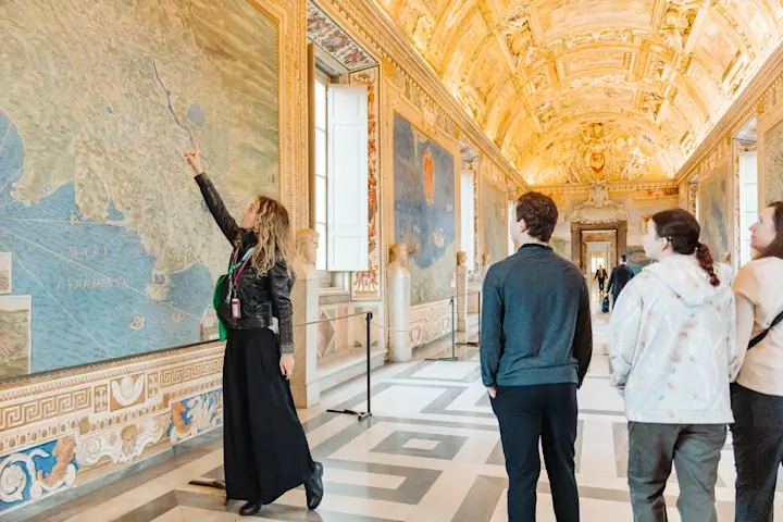 Gallery Devour Rome Alone in the Vatican Museum Giulia Verdinelli 021