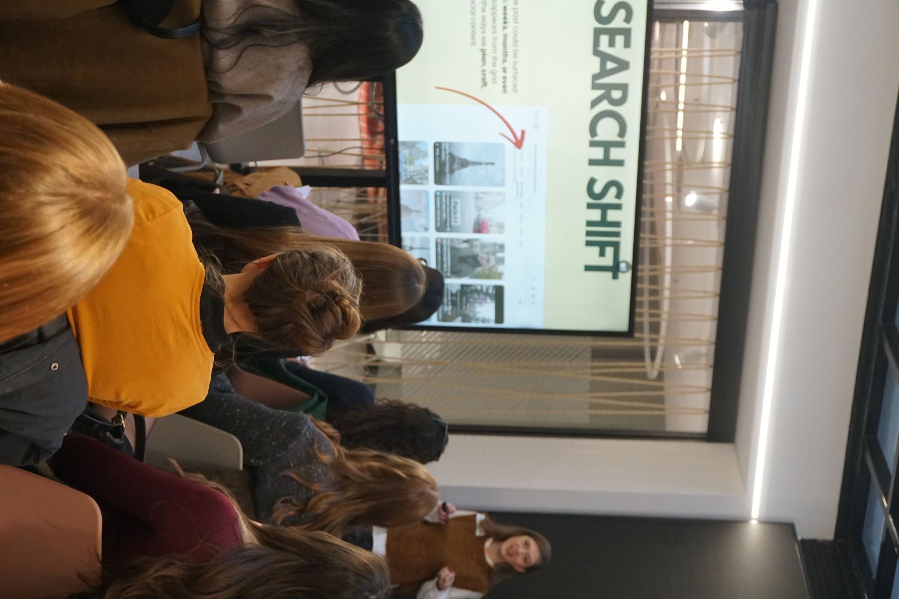 story-section-image-item