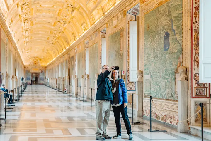 Gallery Devour Rome Alone in the Vatican Museum Giulia Verdinelli 023